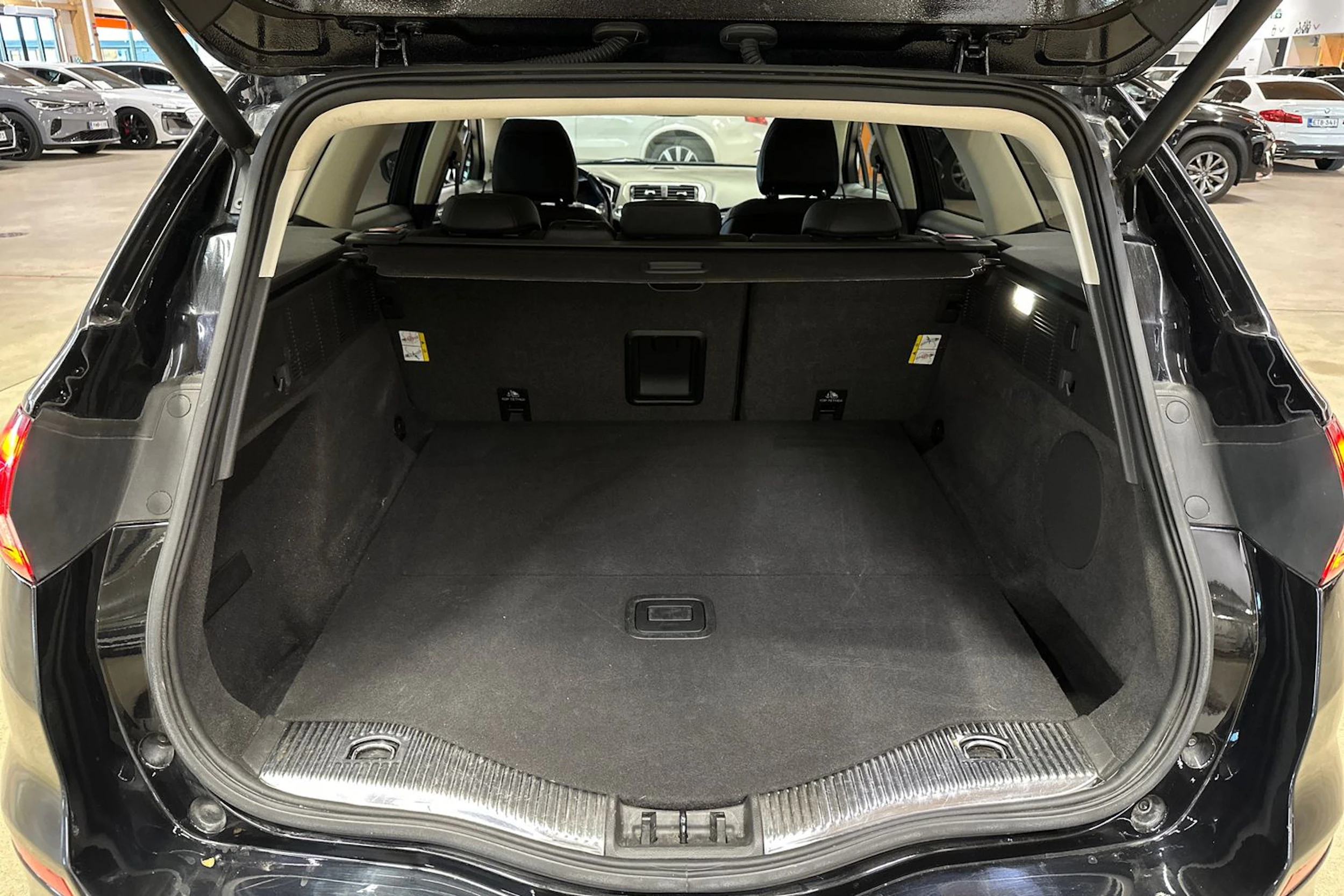 Musta Ford MONDEO 2021 kuva 27.
