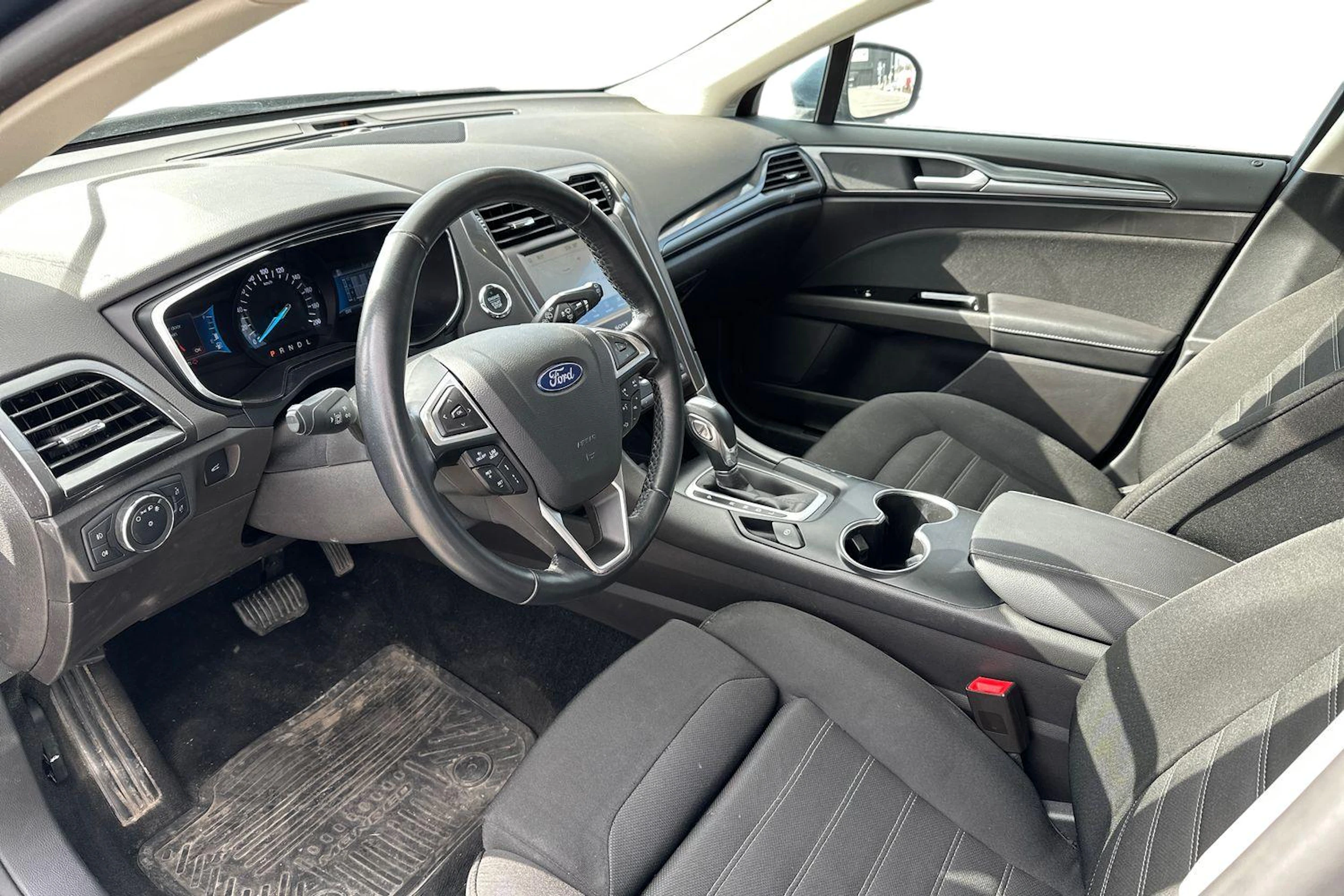 sininen Ford Mondeo 2021 kuva 3.