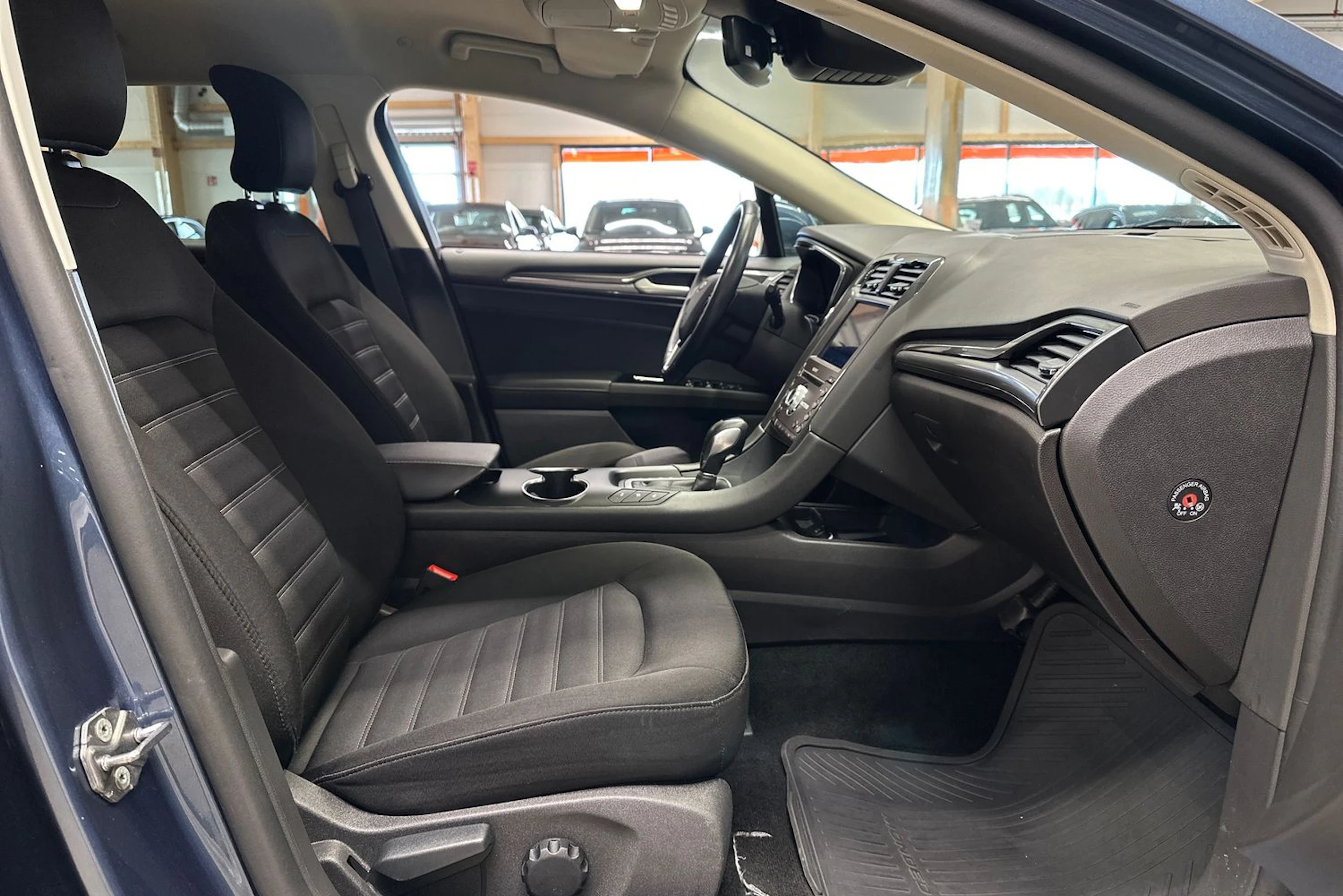 sininen Ford Mondeo 2021 kuva 15.