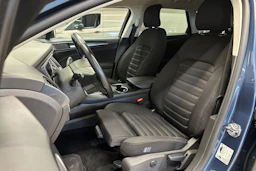 sininen Ford Mondeo 2021 kuva 17.