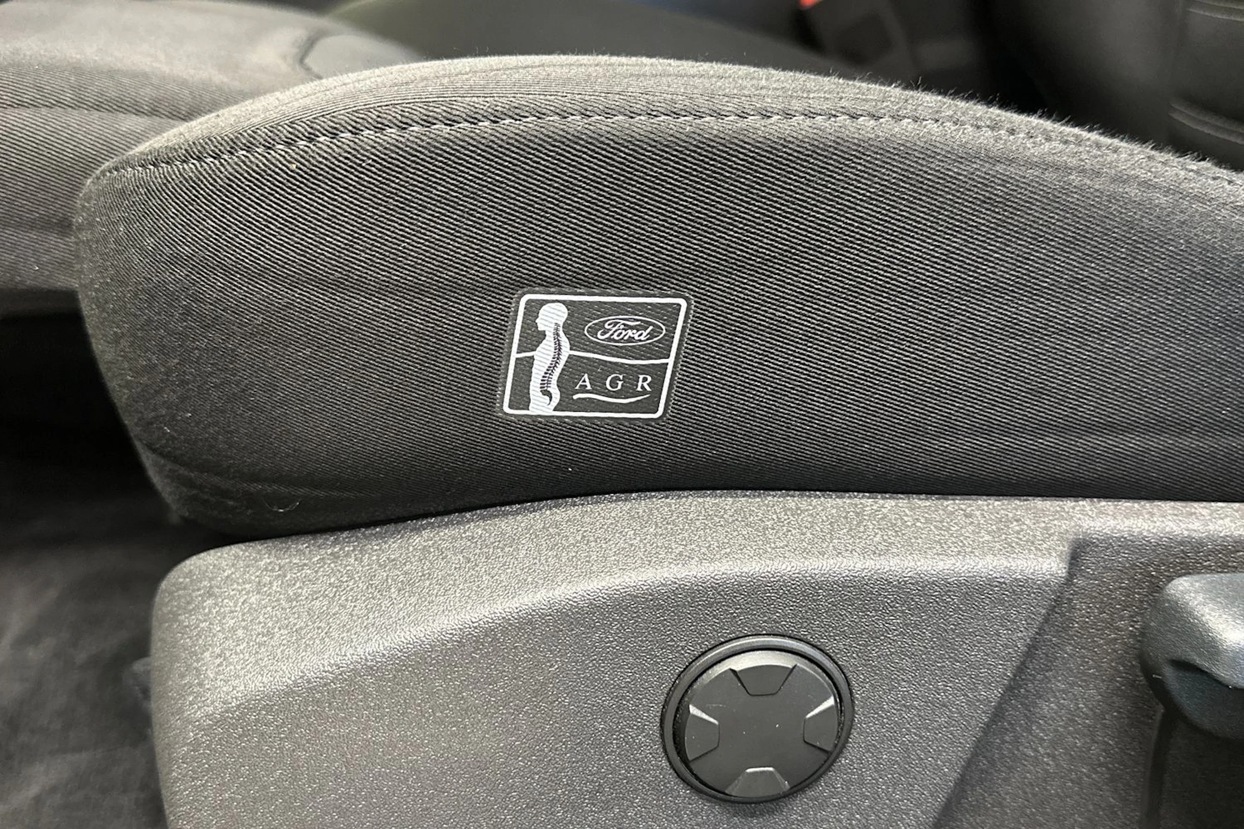 sininen Ford Mondeo 2021 kuva 18.