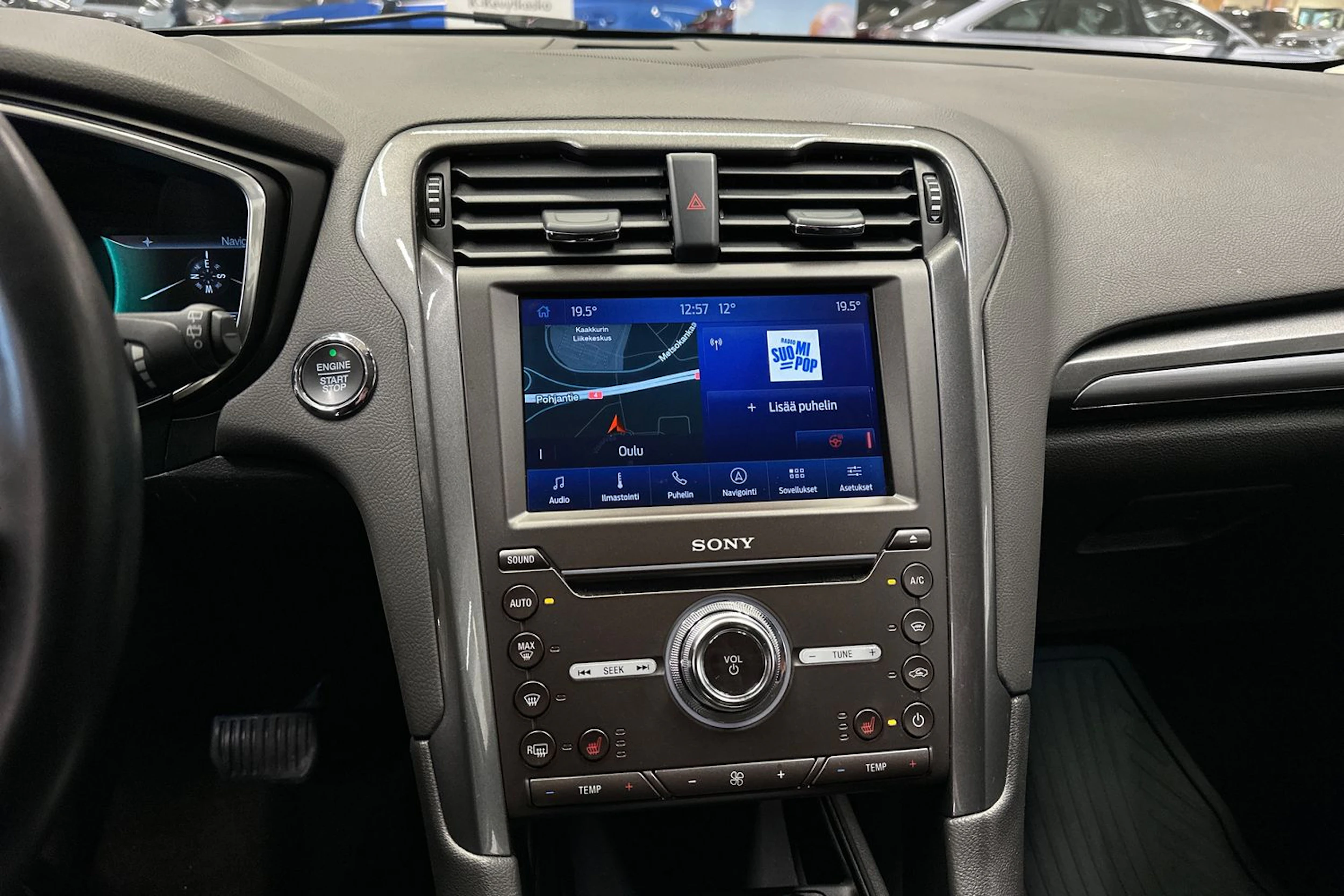 sininen Ford Mondeo 2021 kuva 22.