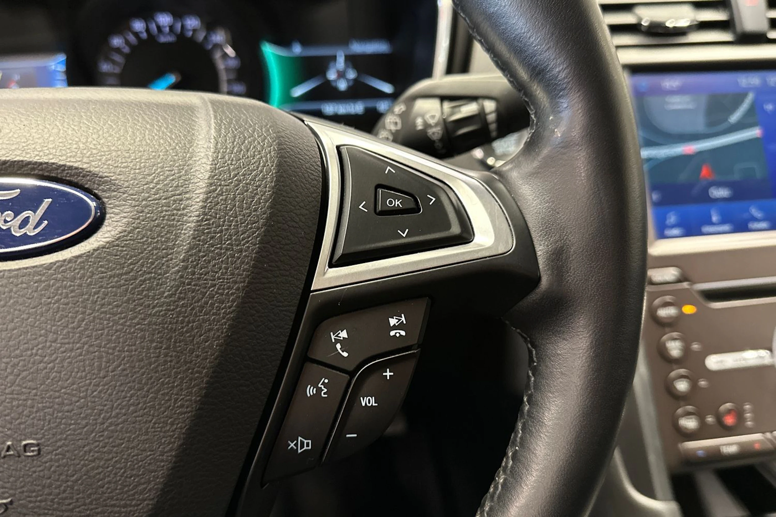 sininen Ford Mondeo 2021 kuva 27.