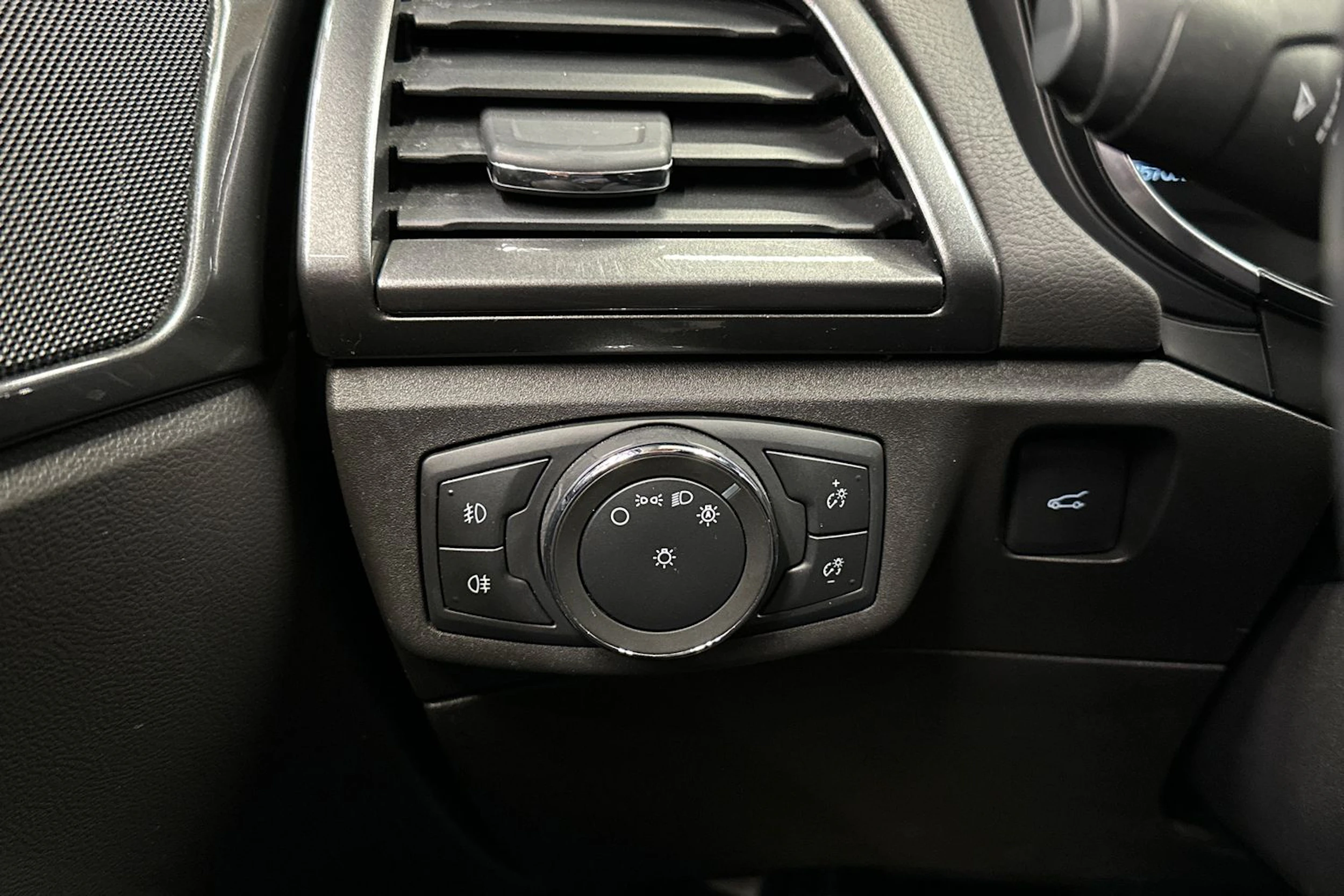 sininen Ford Mondeo 2021 kuva 28.