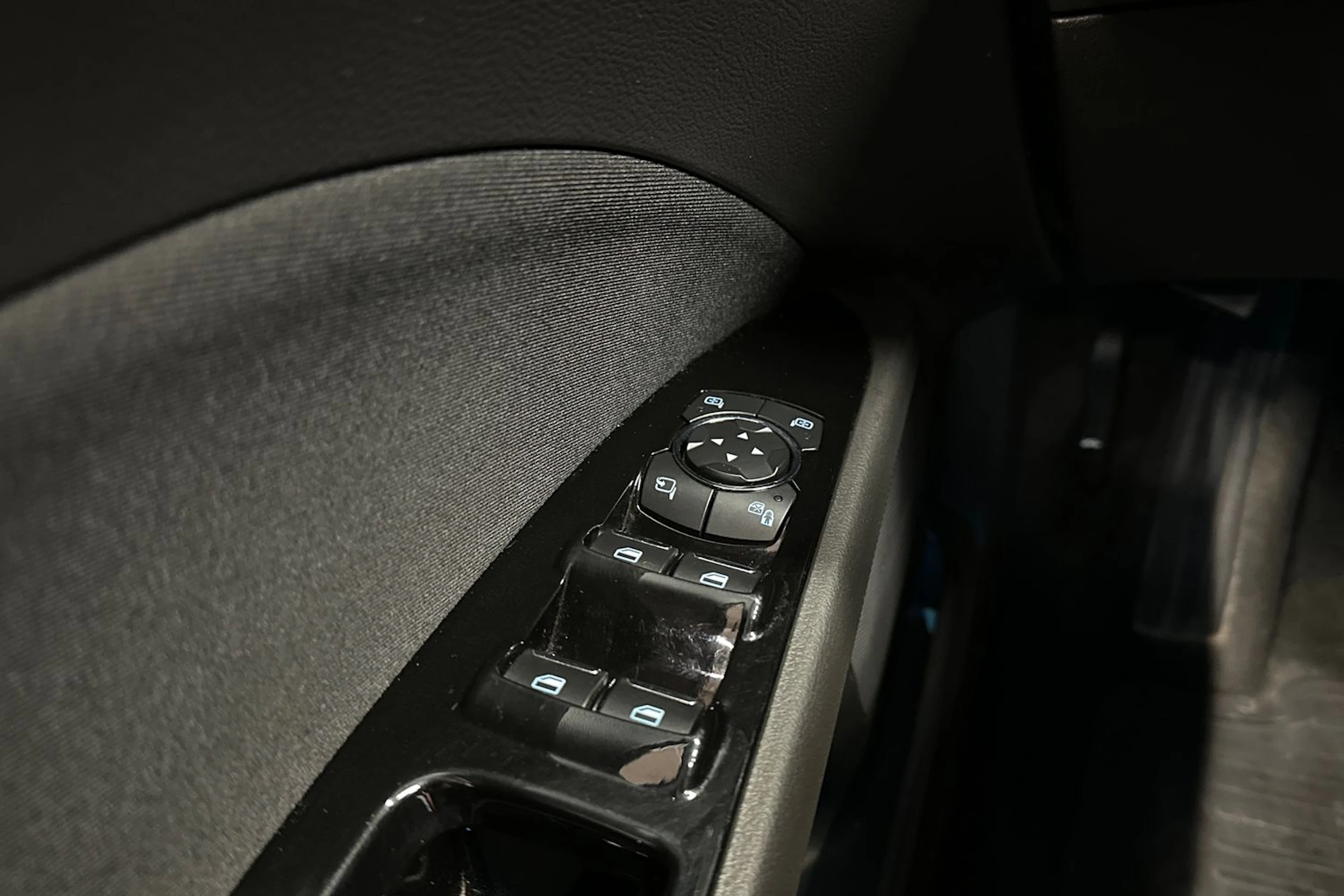 sininen Ford Mondeo 2021 kuva 29.