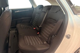 valkoinen Ford Mondeo 2021 kuva 8.