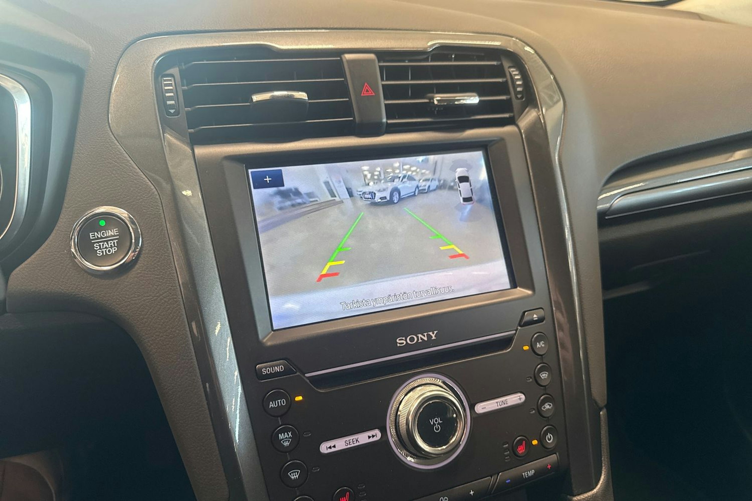 valkoinen Ford Mondeo 2021 kuva 17.