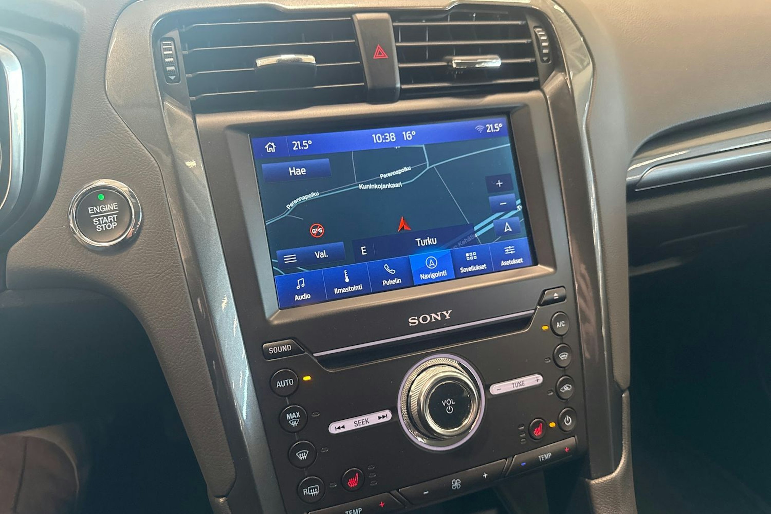 valkoinen Ford Mondeo 2021 kuva 18.