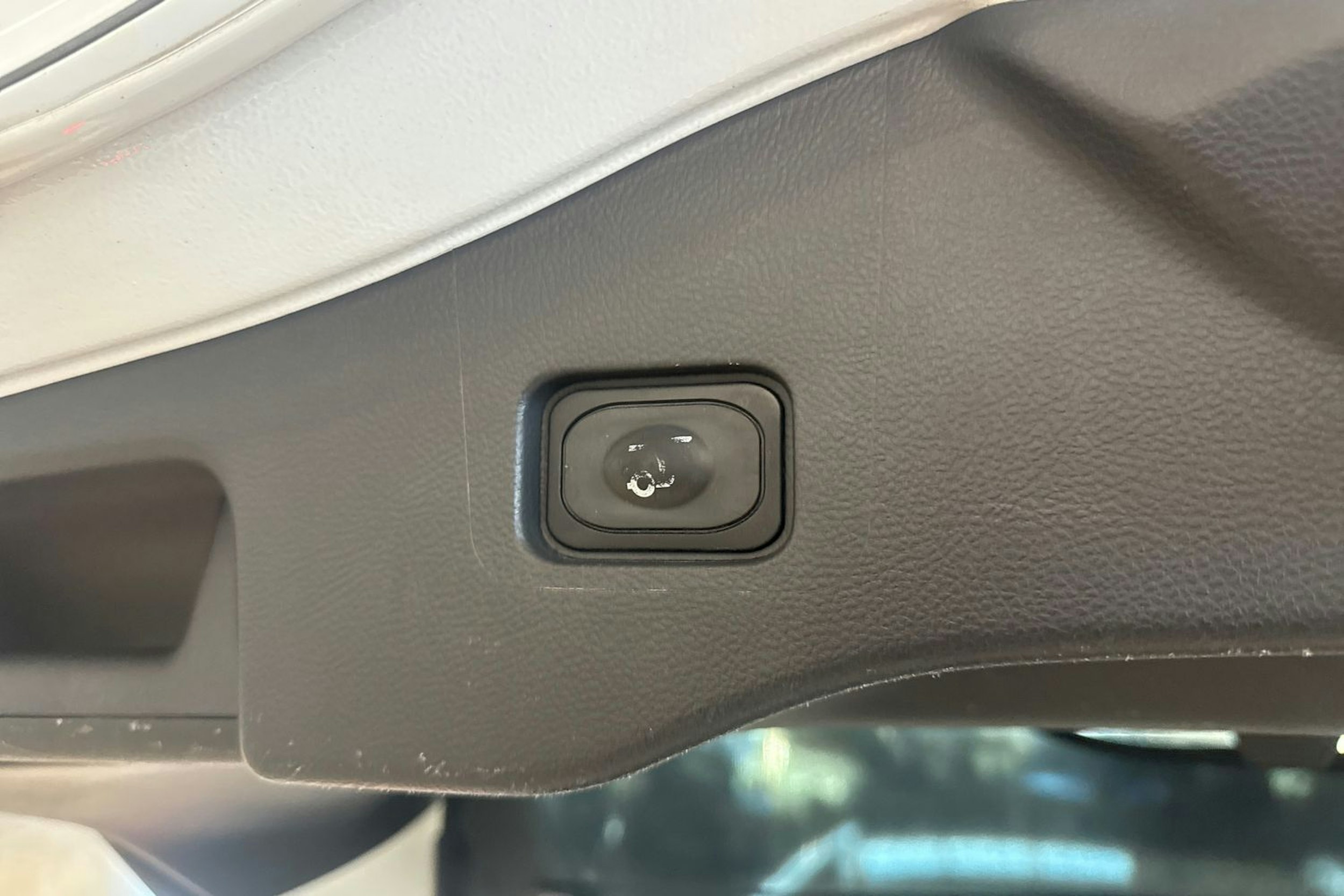 valkoinen Ford Mondeo 2021 kuva 22.