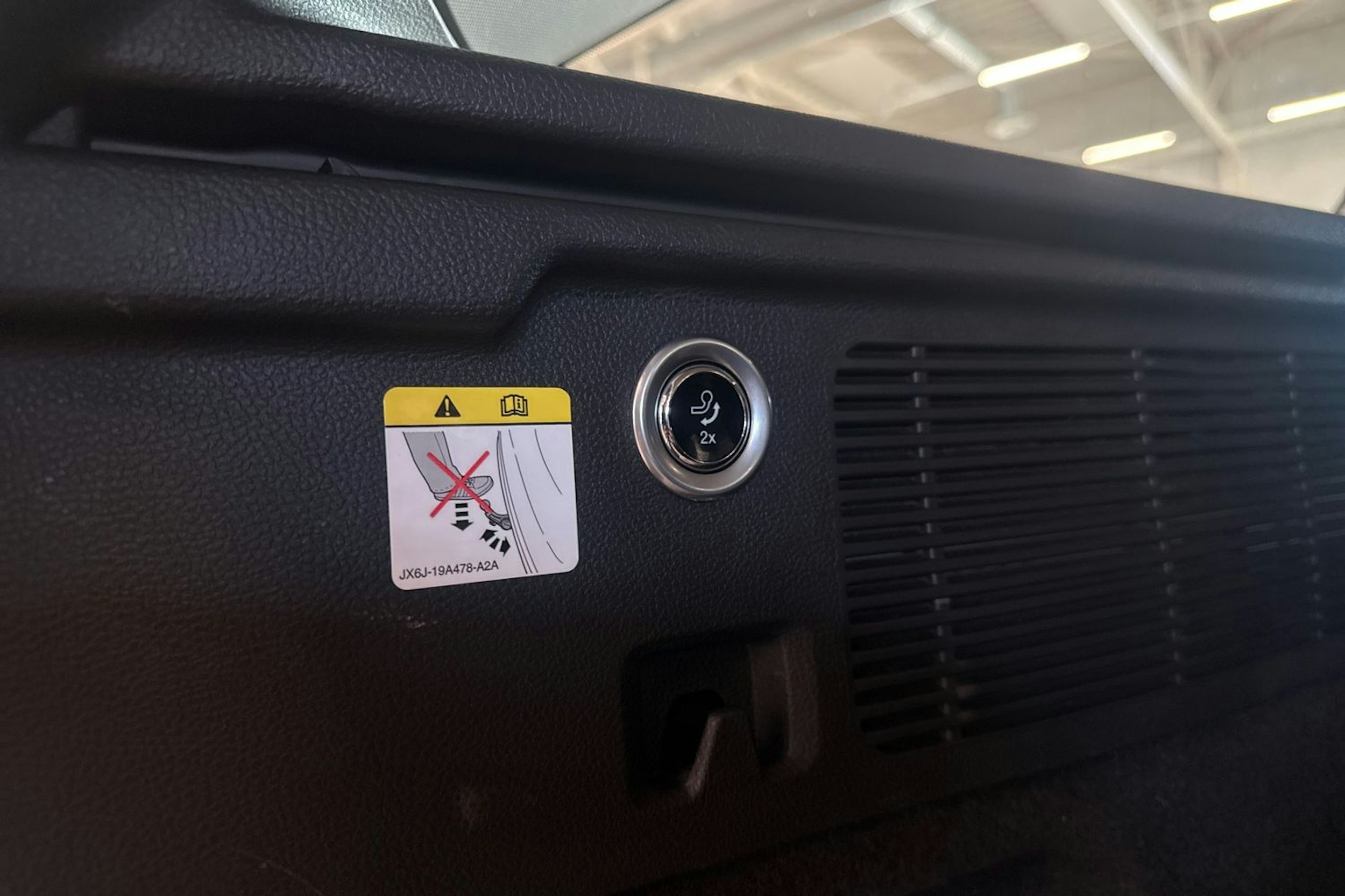 valkoinen Ford Mondeo 2021 kuva 24.