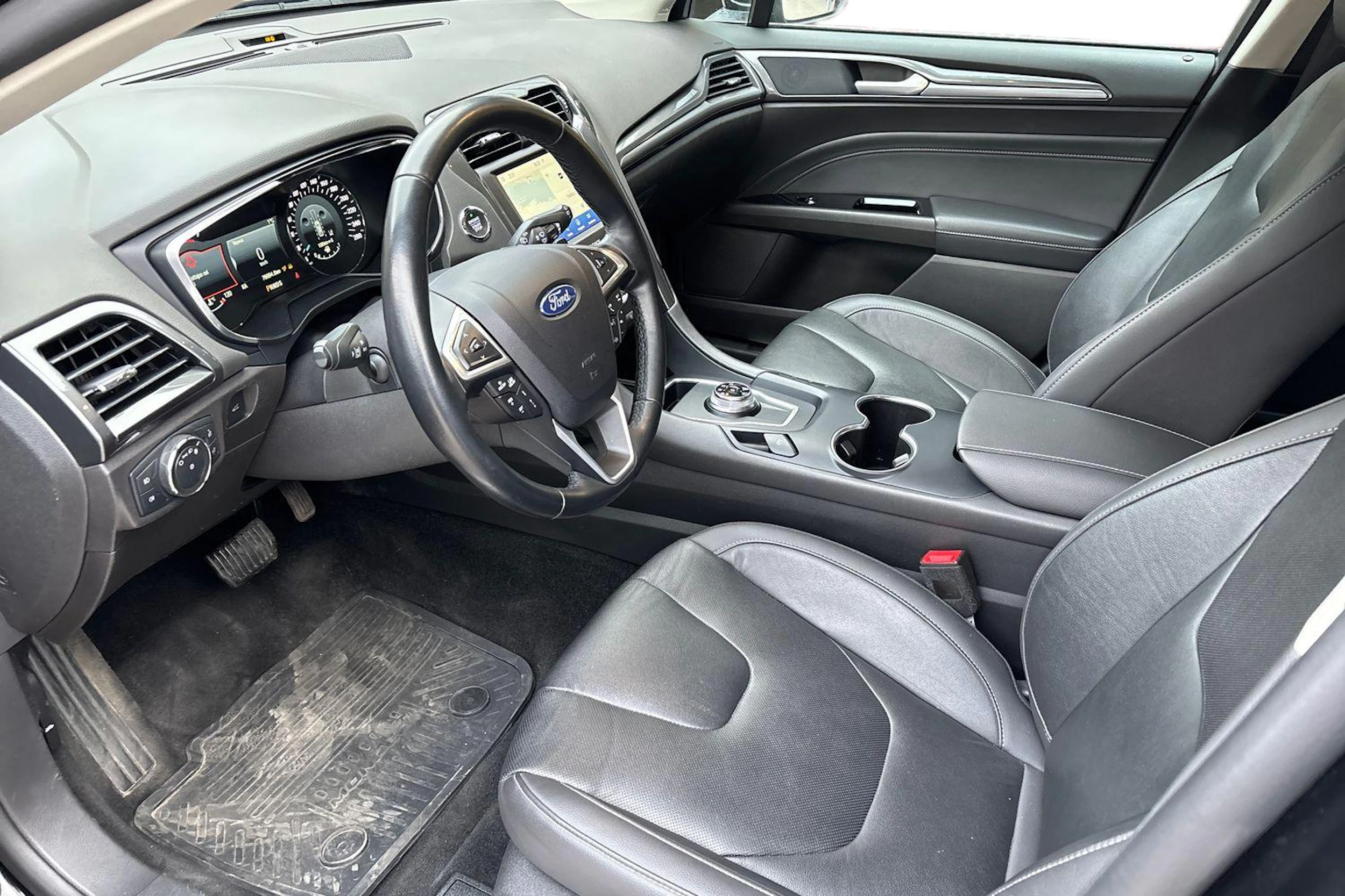 musta Ford Mondeo 2022 kuva 3.