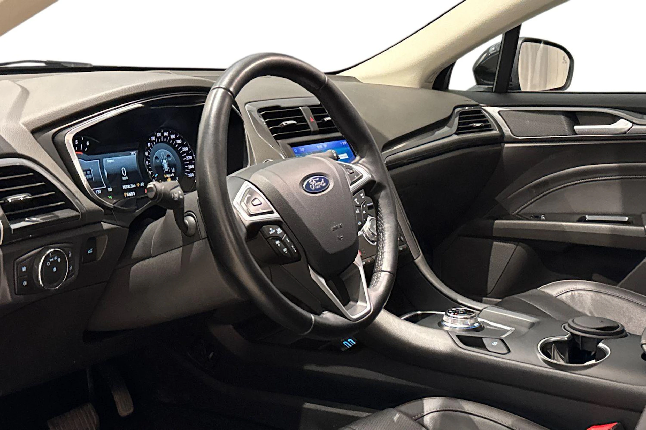 musta Ford Mondeo 2022 kuva 8.