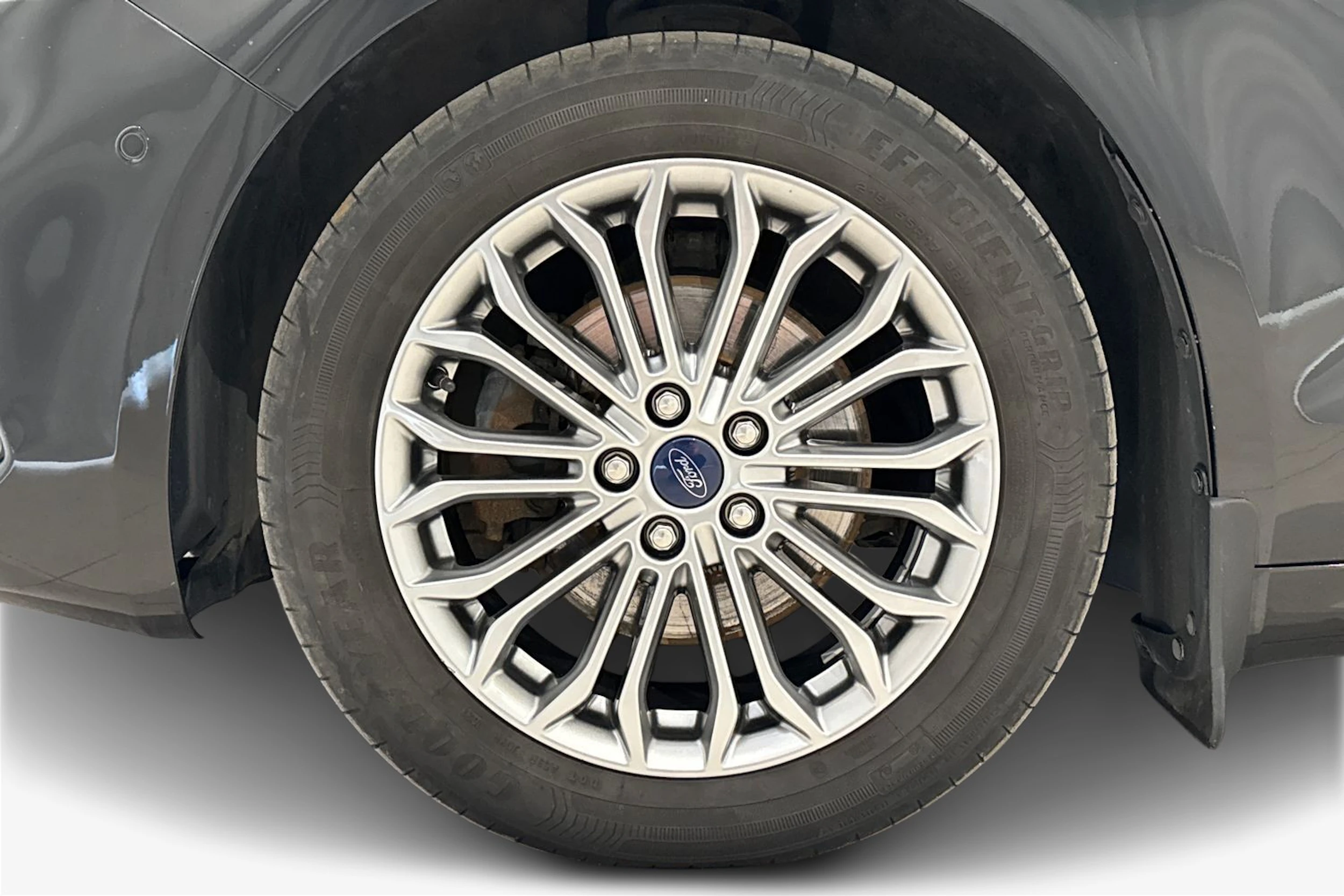 musta Ford Mondeo 2022 kuva 12.