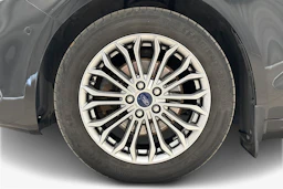 musta Ford Mondeo 2022 kuva 12.