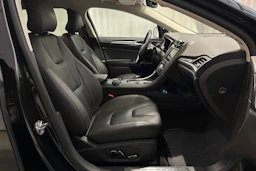 musta Ford Mondeo 2022 kuva 18.