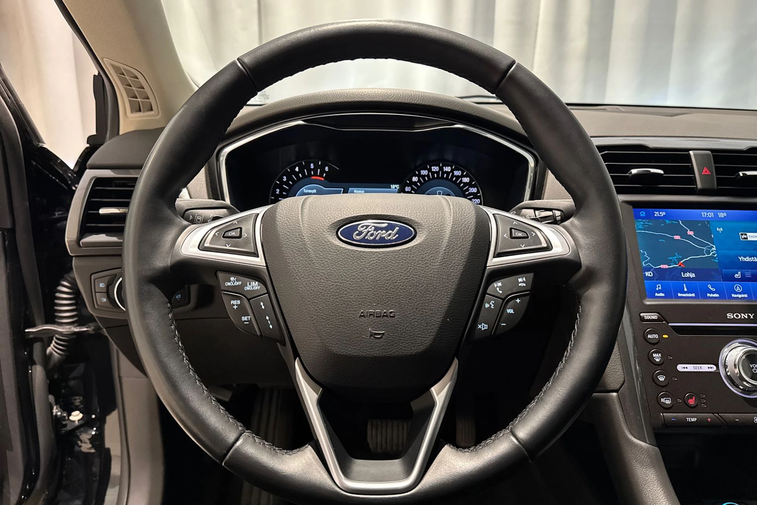 musta Ford Mondeo 2022 kuva 22.