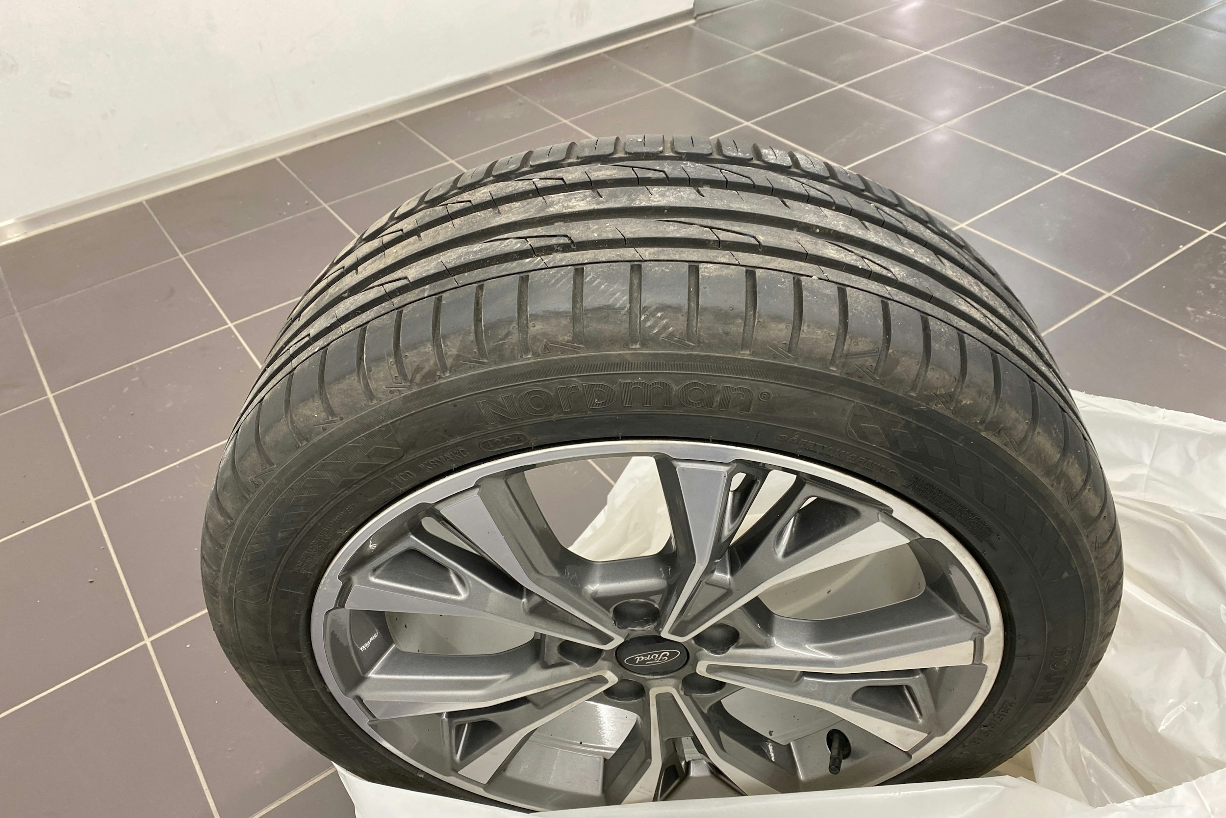 musta Ford Mondeo 2022 kuva 13.