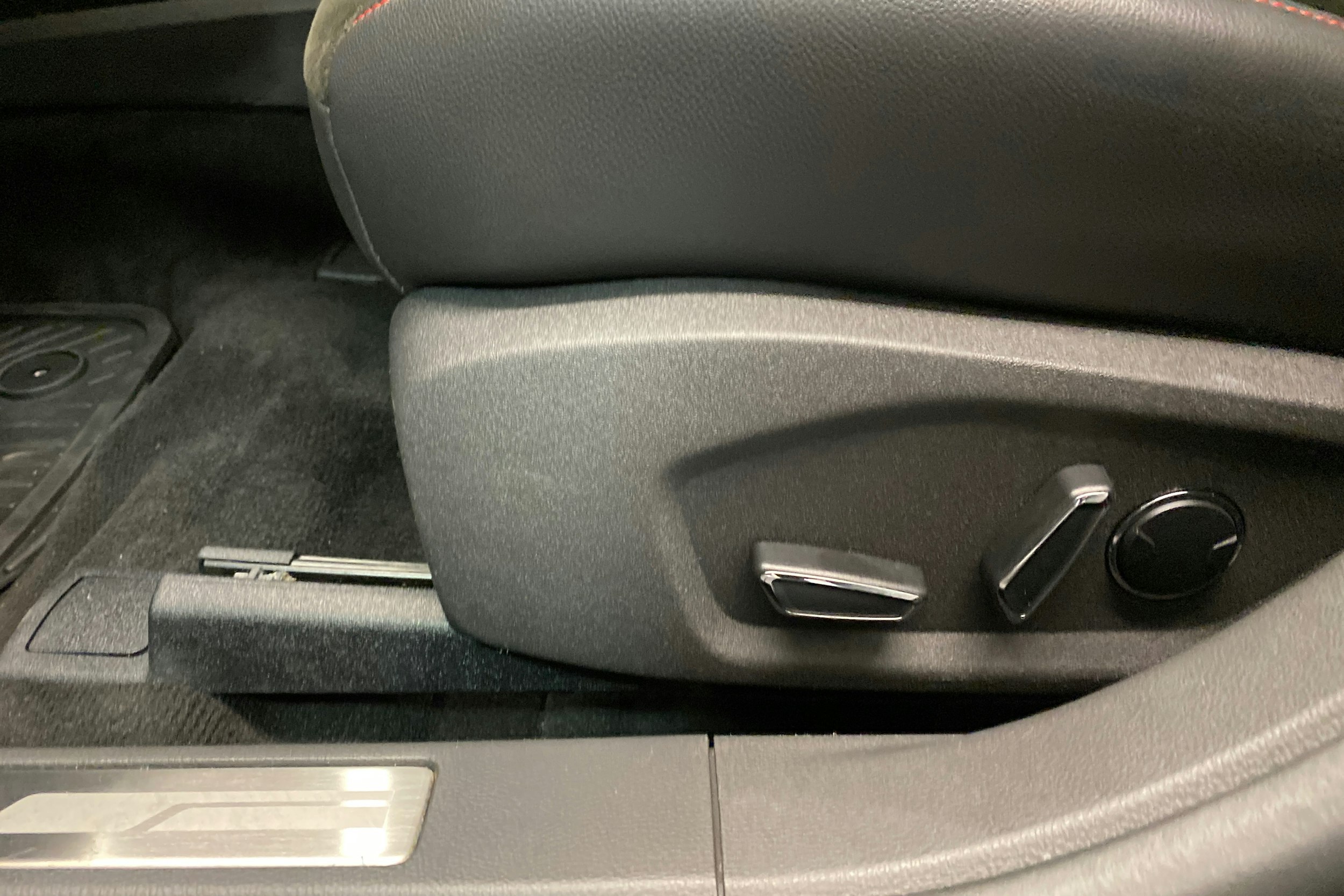 musta Ford Mondeo 2022 kuva 17.