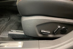 musta Ford Mondeo 2022 kuva 17.