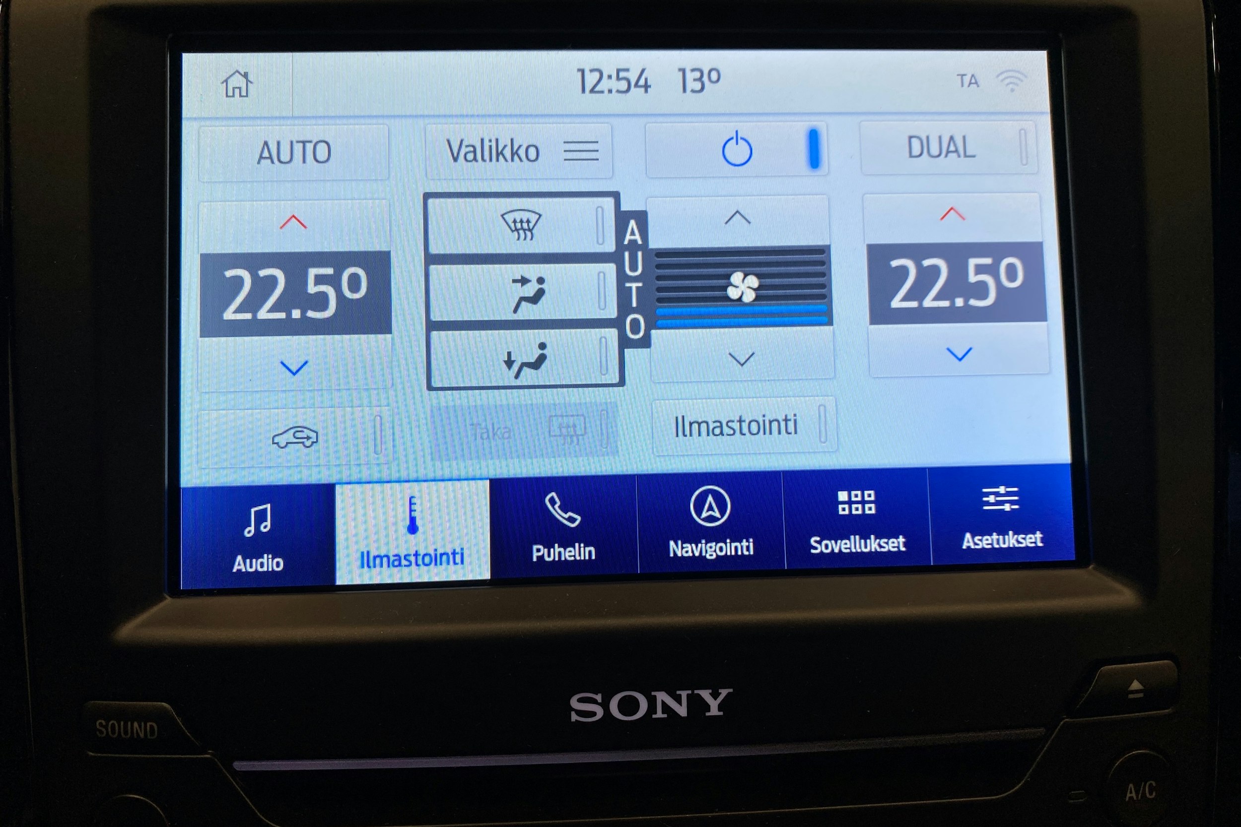 musta Ford Mondeo 2022 kuva 21.