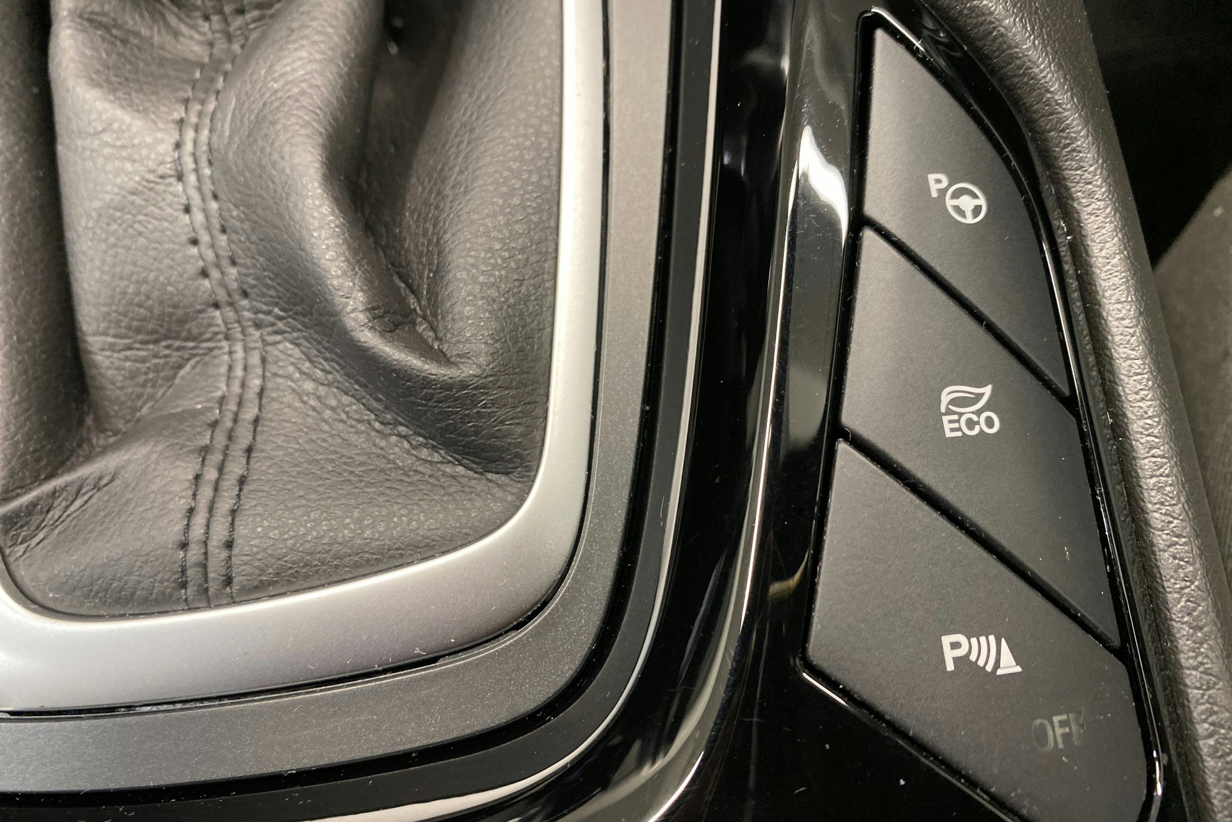 musta Ford Mondeo 2022 kuva 23.