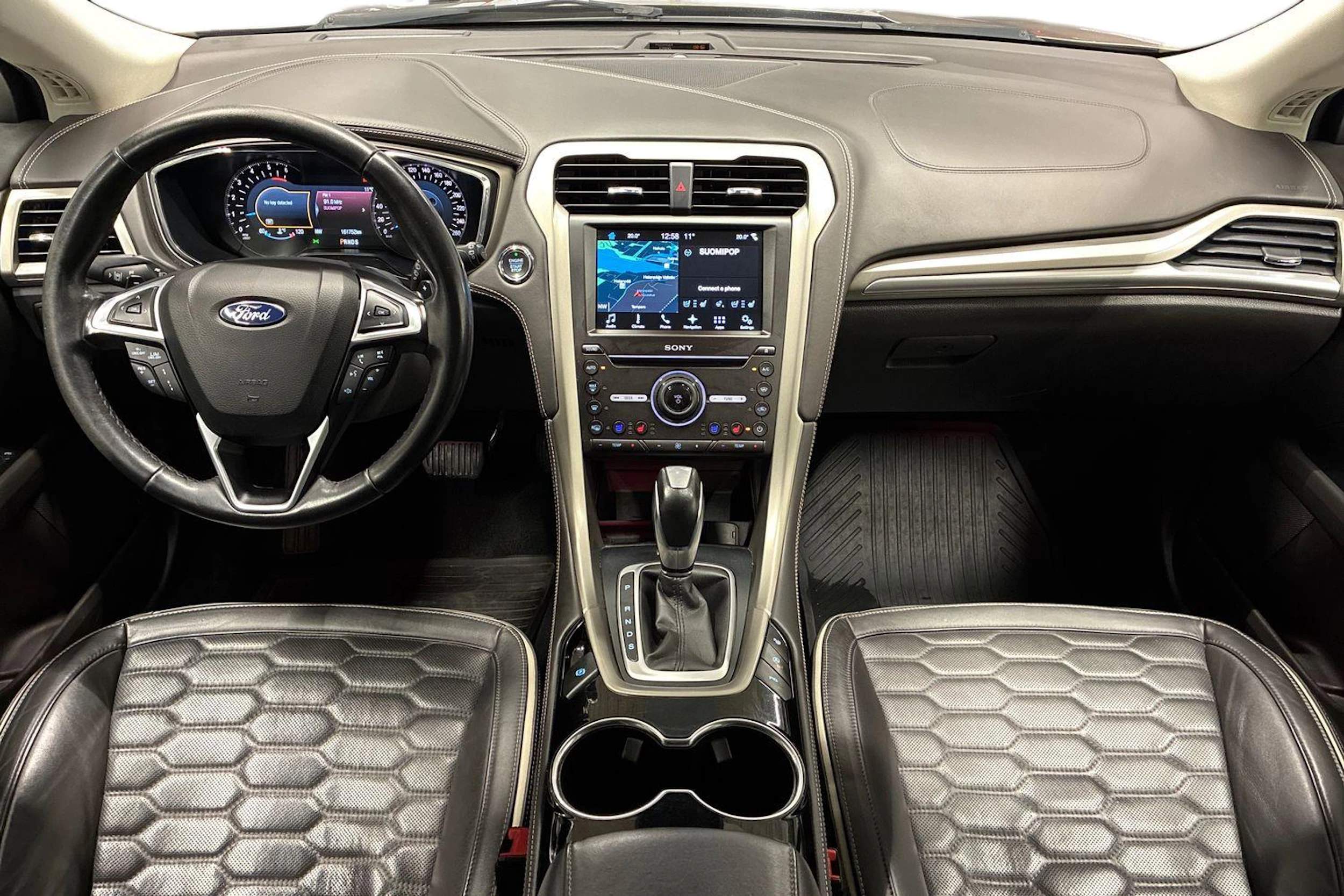 harmaa Ford Mondeo 2017 kuva 7.