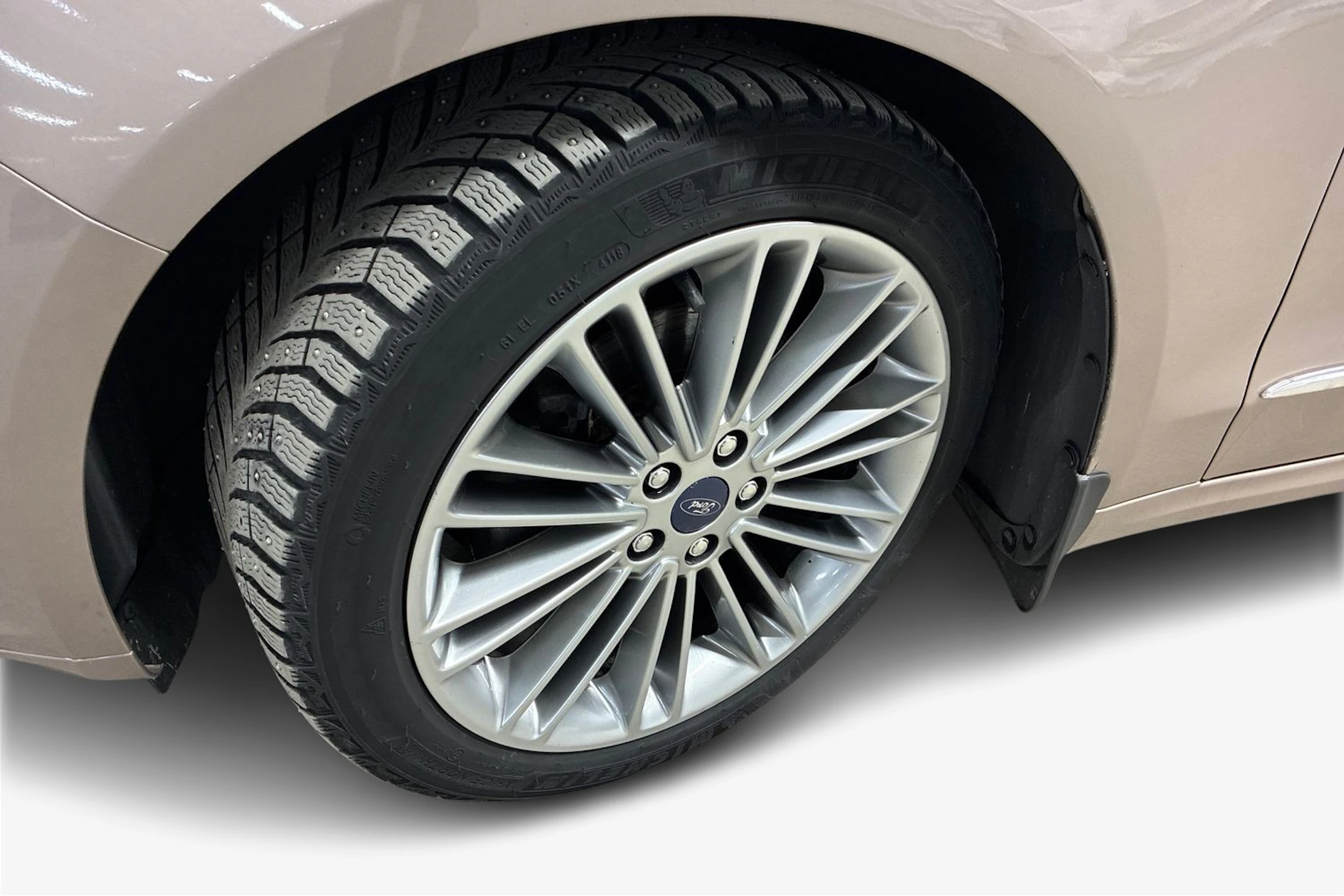 harmaa Ford Mondeo 2017 kuva 9.
