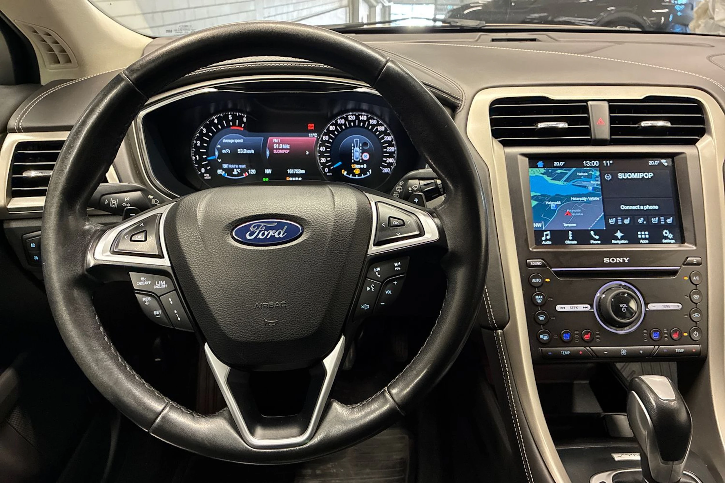 harmaa Ford Mondeo 2017 kuva 11.