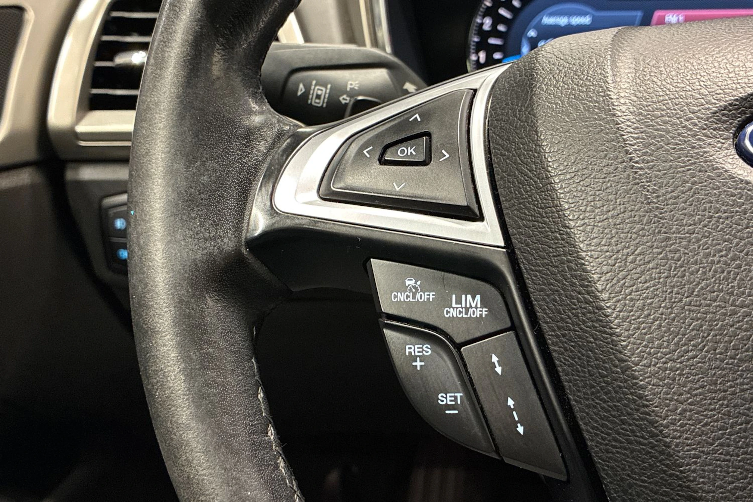 harmaa Ford Mondeo 2017 kuva 14.