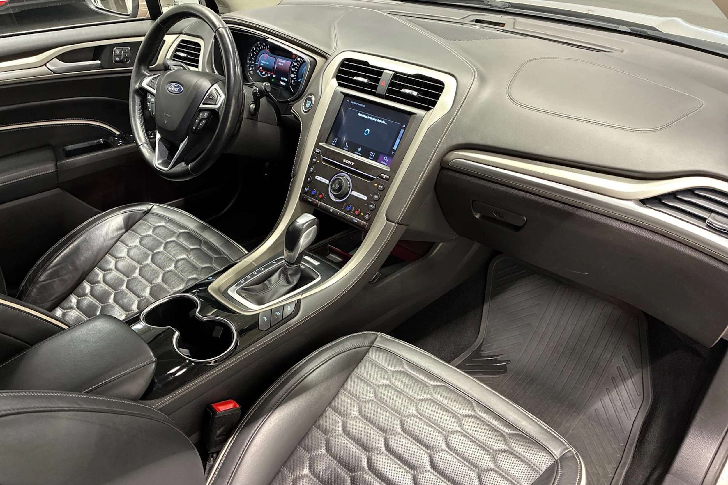 harmaa Ford Mondeo 2017 kuva 22.