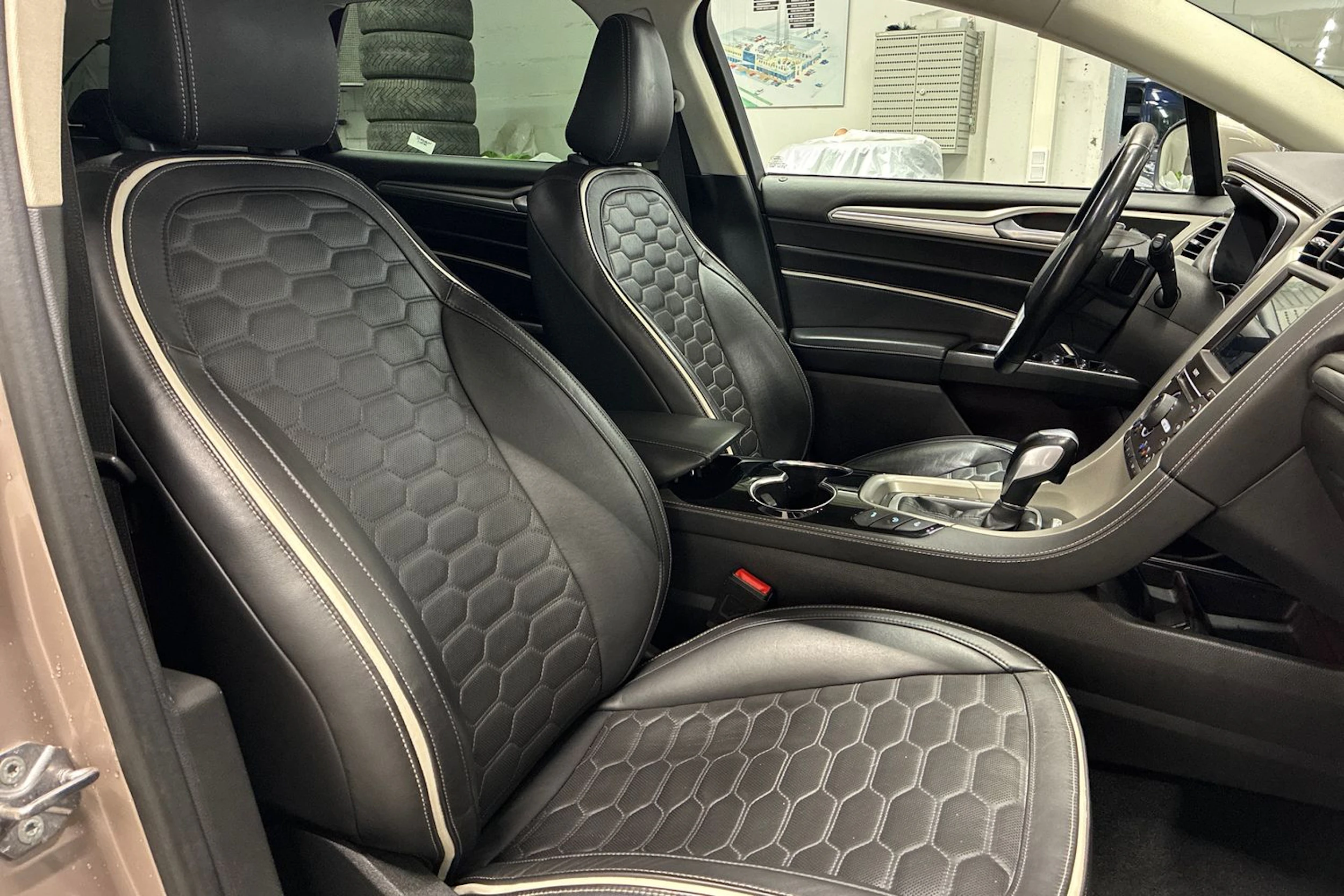 harmaa Ford Mondeo 2017 kuva 23.