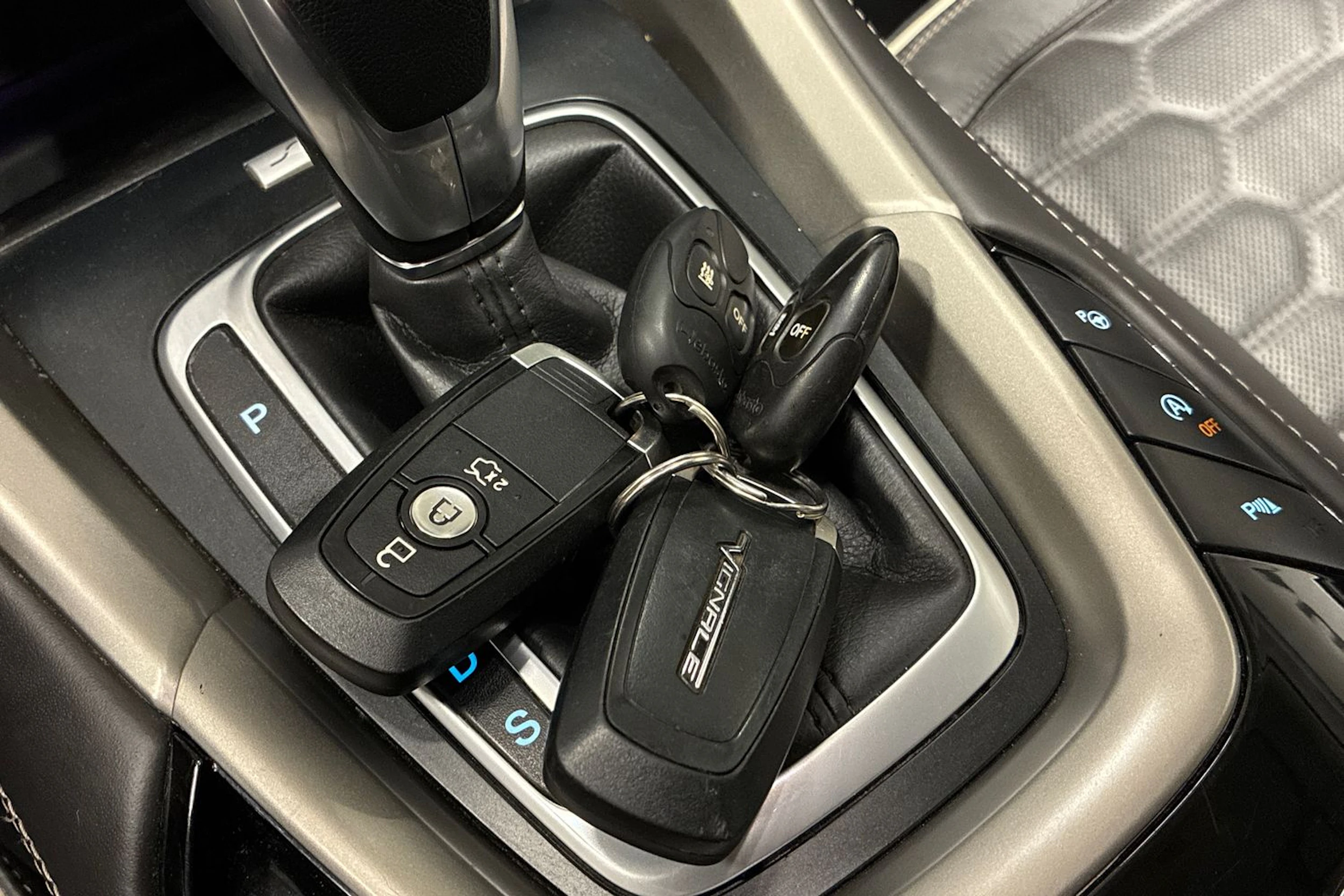 harmaa Ford Mondeo 2017 kuva 30.