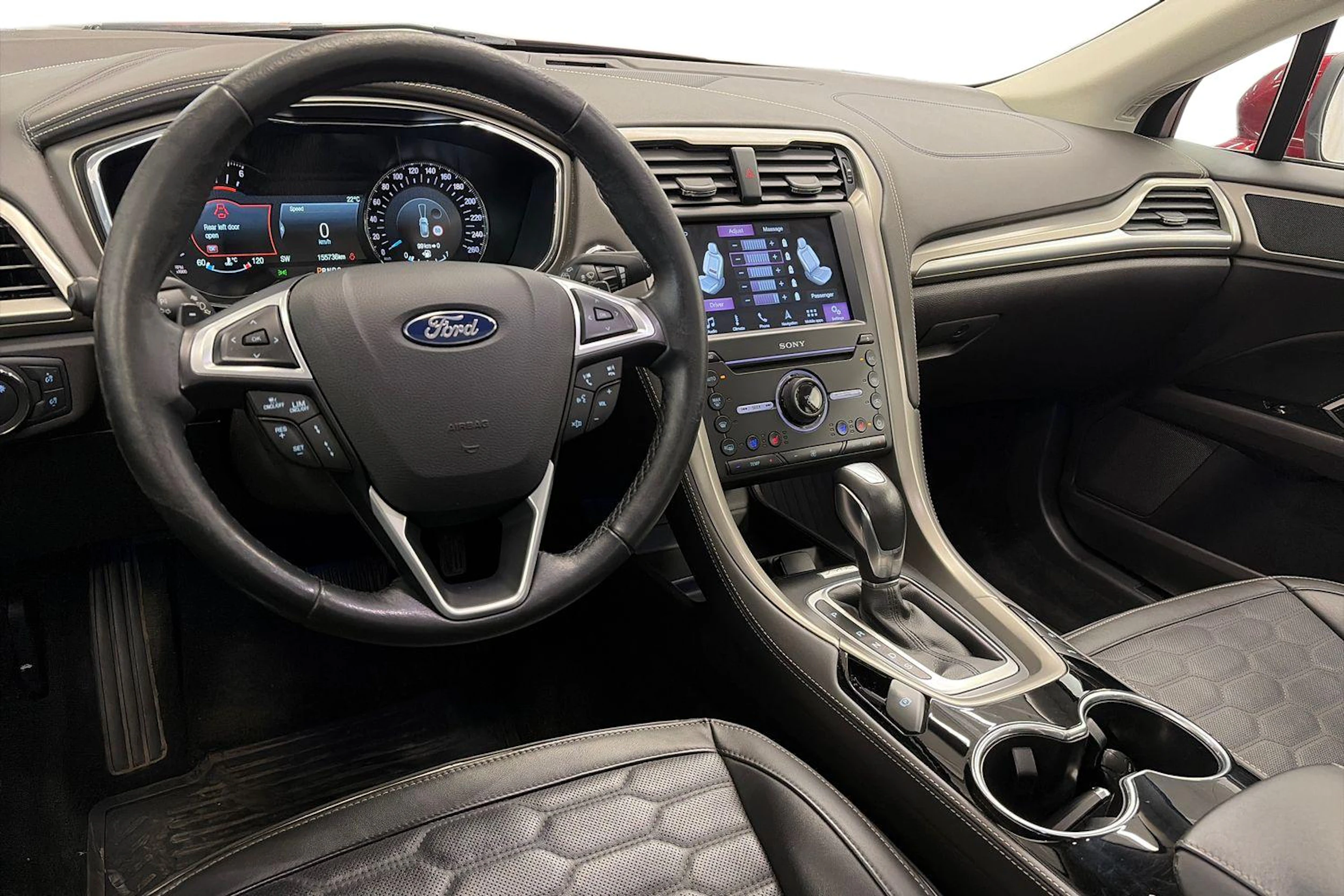 Punainen Ford Mondeo Vignale 2018 kuva 3.