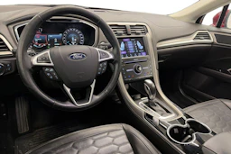 Punainen Ford Mondeo Vignale 2018 kuva 3.