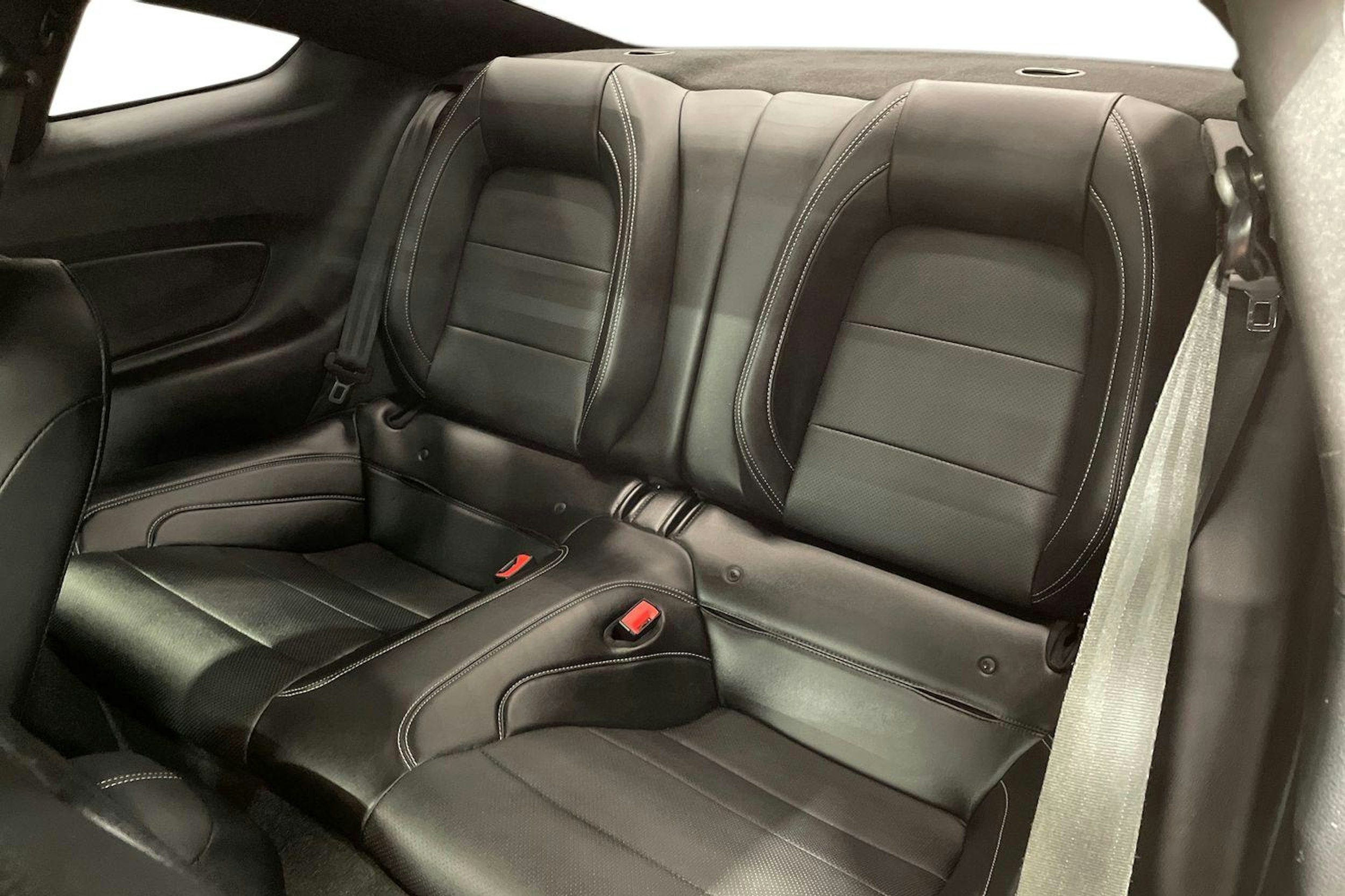 Punainen Ford MUSTANG 2018 kuva 10.