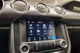 Punainen Ford MUSTANG 2018 kuva 17.