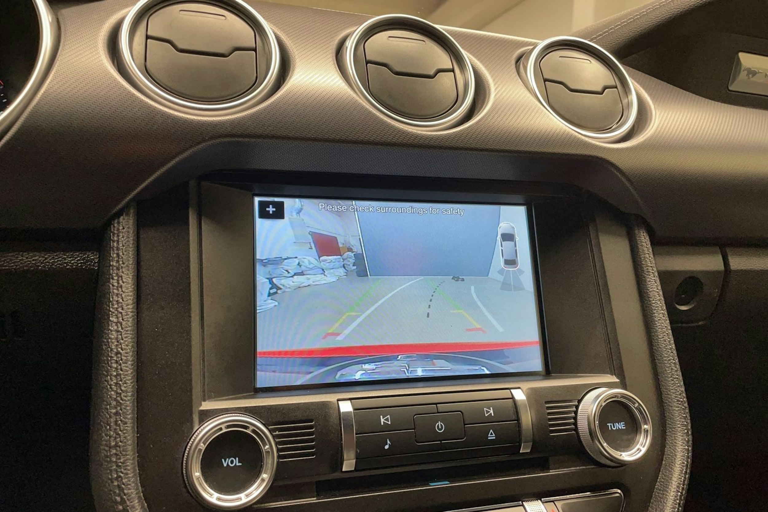 Punainen Ford MUSTANG 2018 kuva 19.