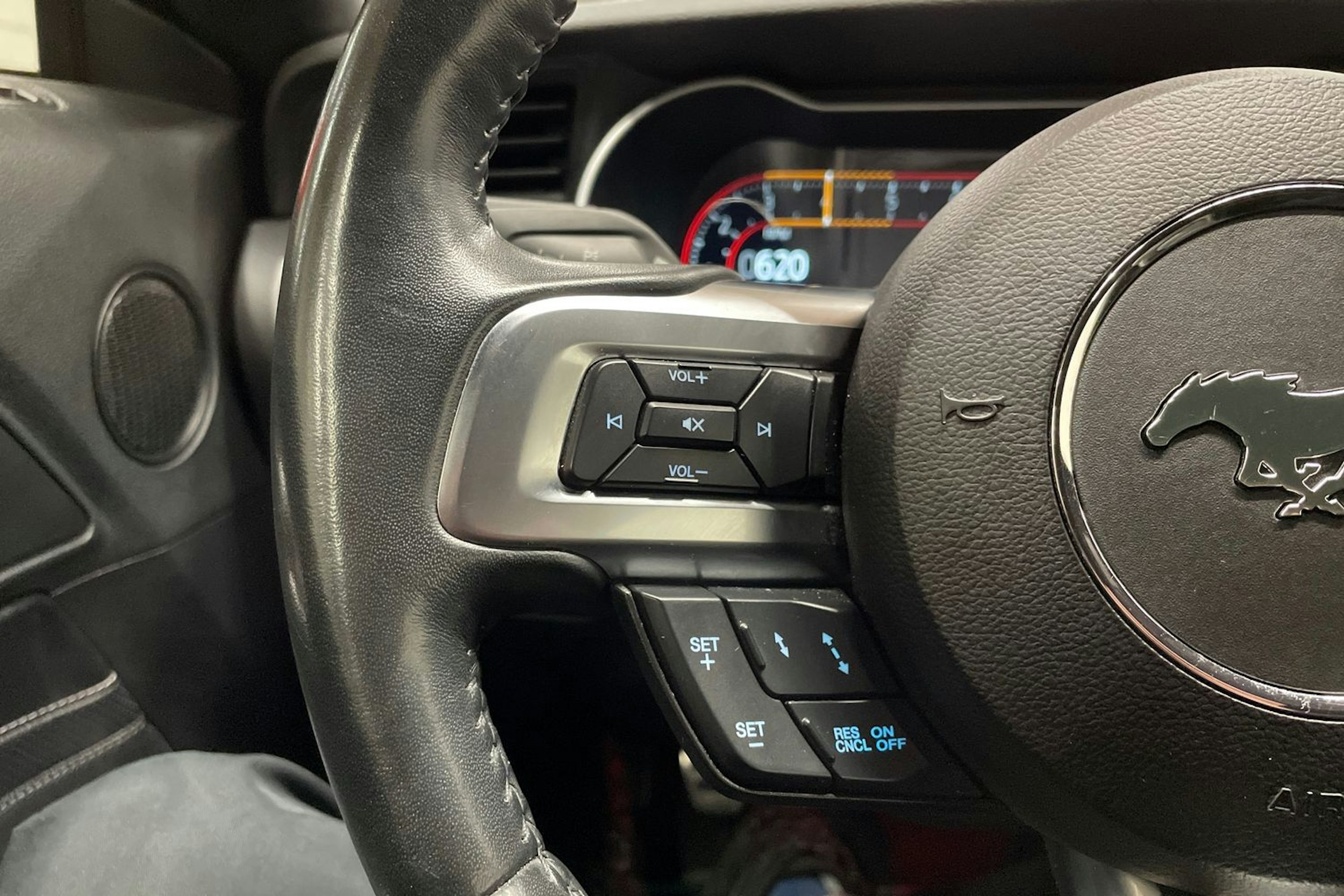 Punainen Ford MUSTANG 2018 kuva 21.