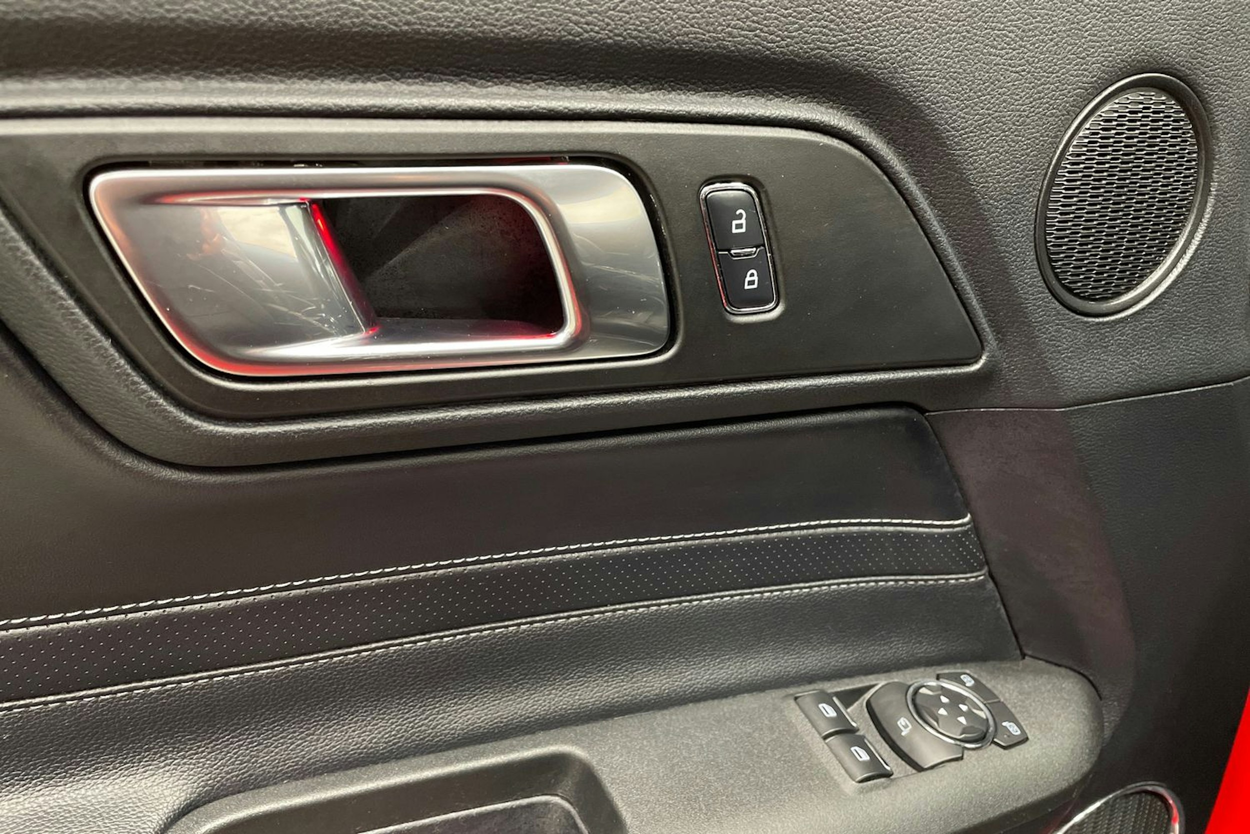 Punainen Ford MUSTANG 2018 kuva 24.