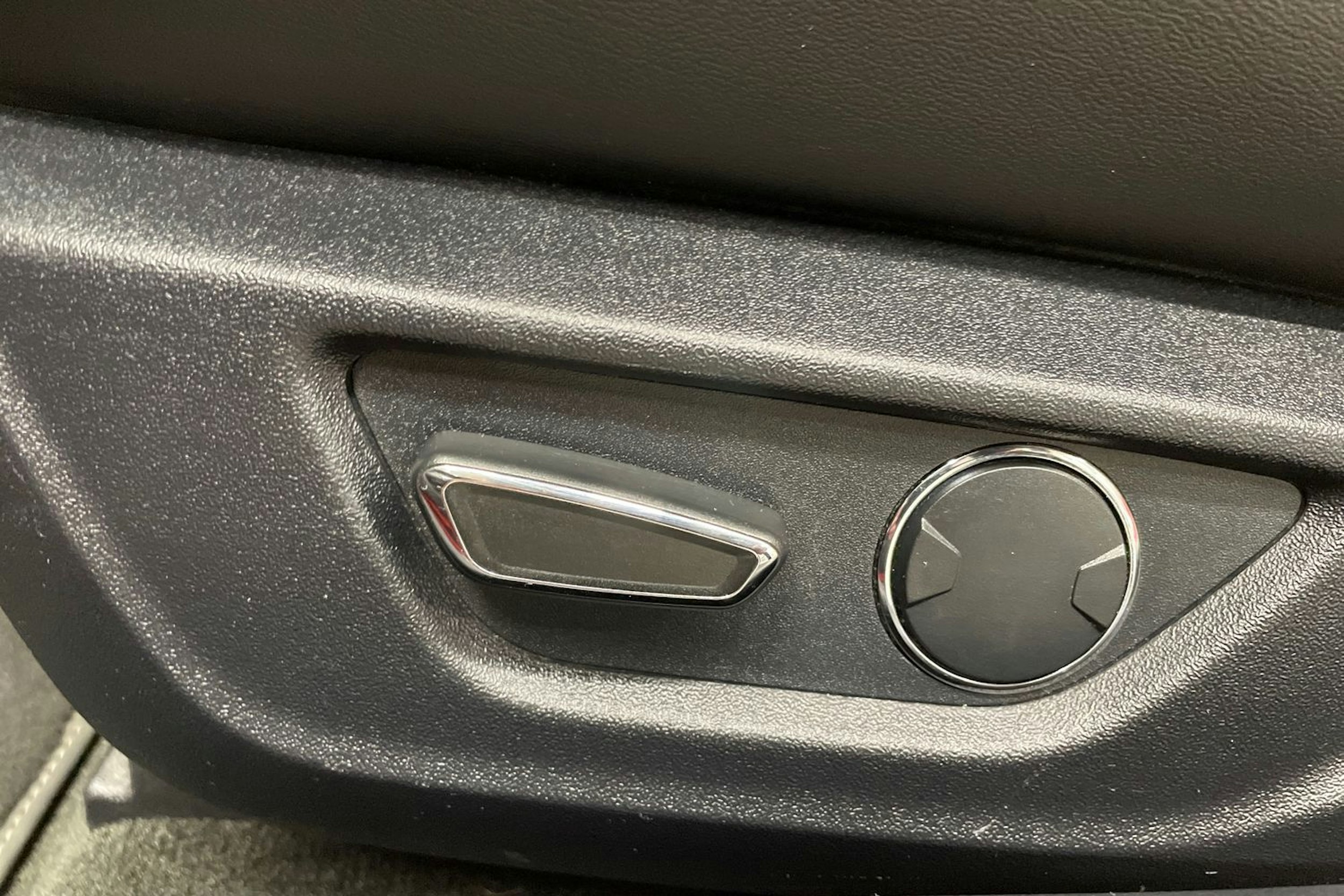 Punainen Ford MUSTANG 2018 kuva 25.