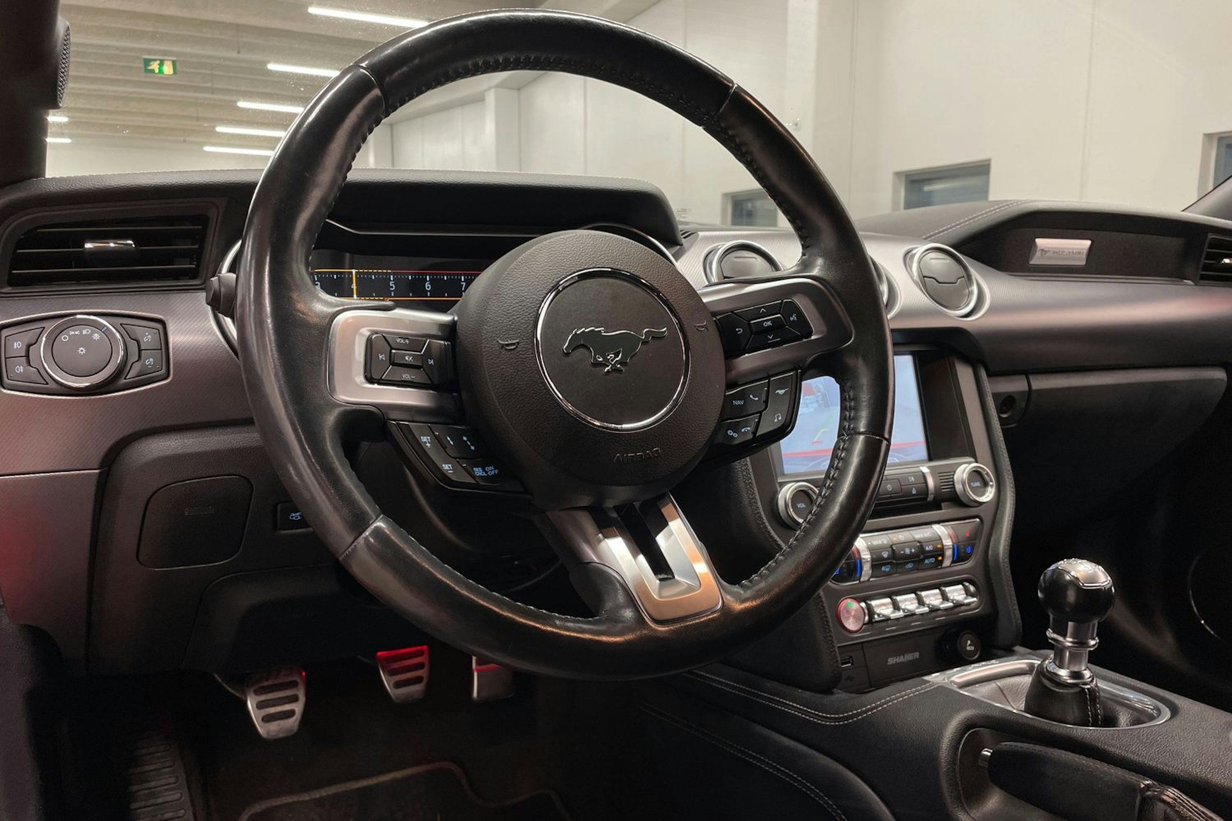 Punainen Ford MUSTANG 2018 kuva 26.