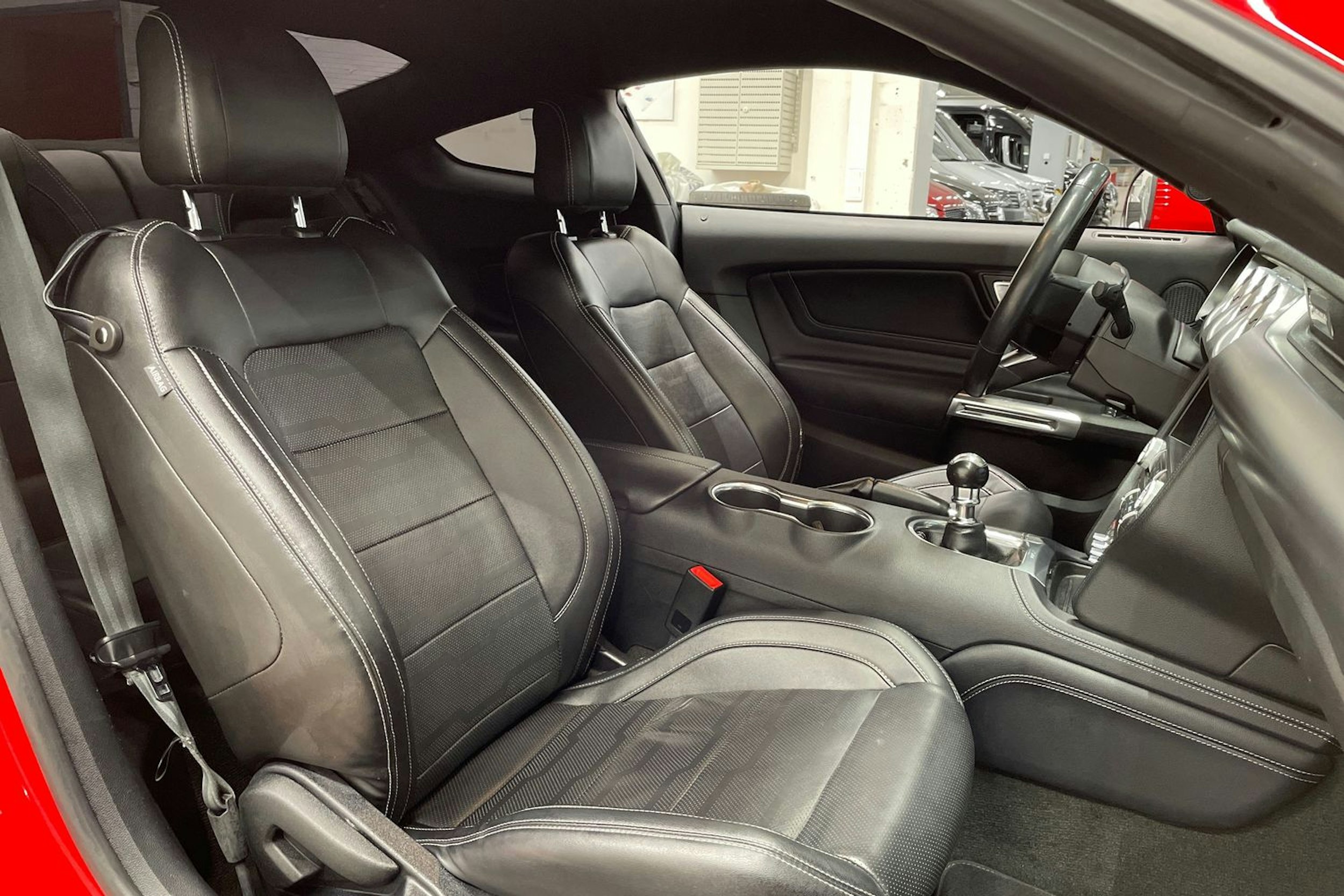 Punainen Ford MUSTANG 2018 kuva 27.