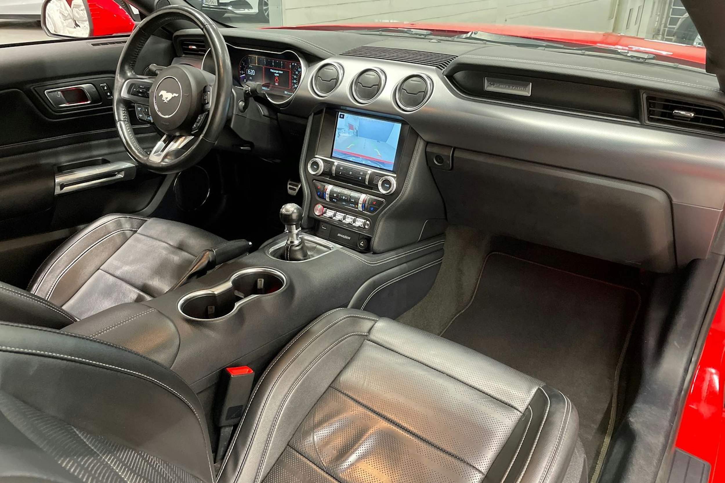 Punainen Ford MUSTANG 2018 kuva 28.