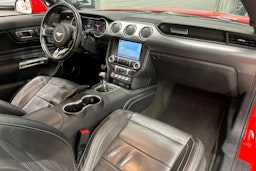 Punainen Ford MUSTANG 2018 kuva 28.