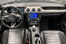 met. vihreä Ford Mustang 2020 kuva 7.