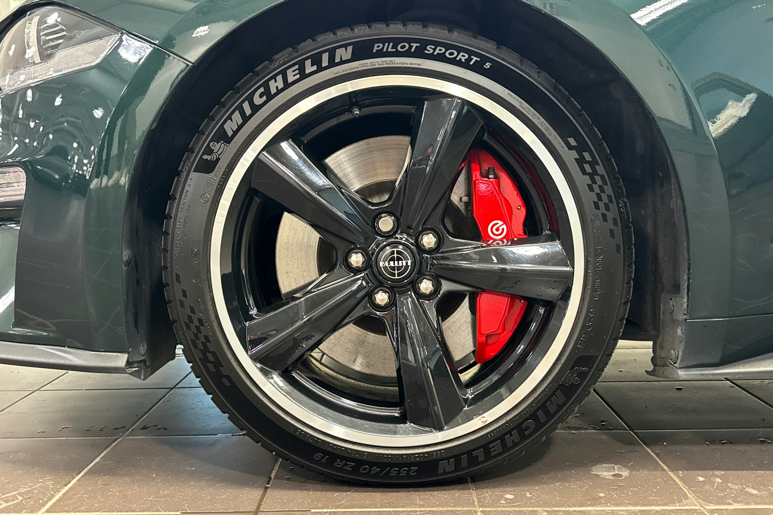 met. vihreä Ford Mustang 2020 kuva 9.