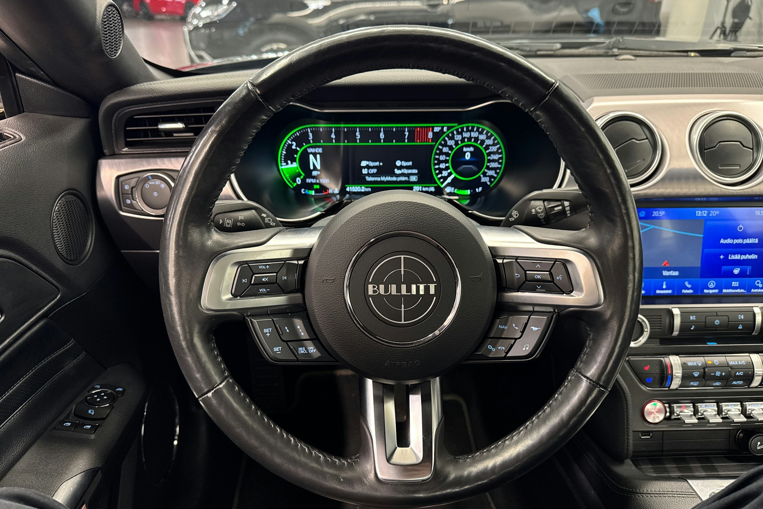 met. vihreä Ford Mustang 2020 kuva 11.