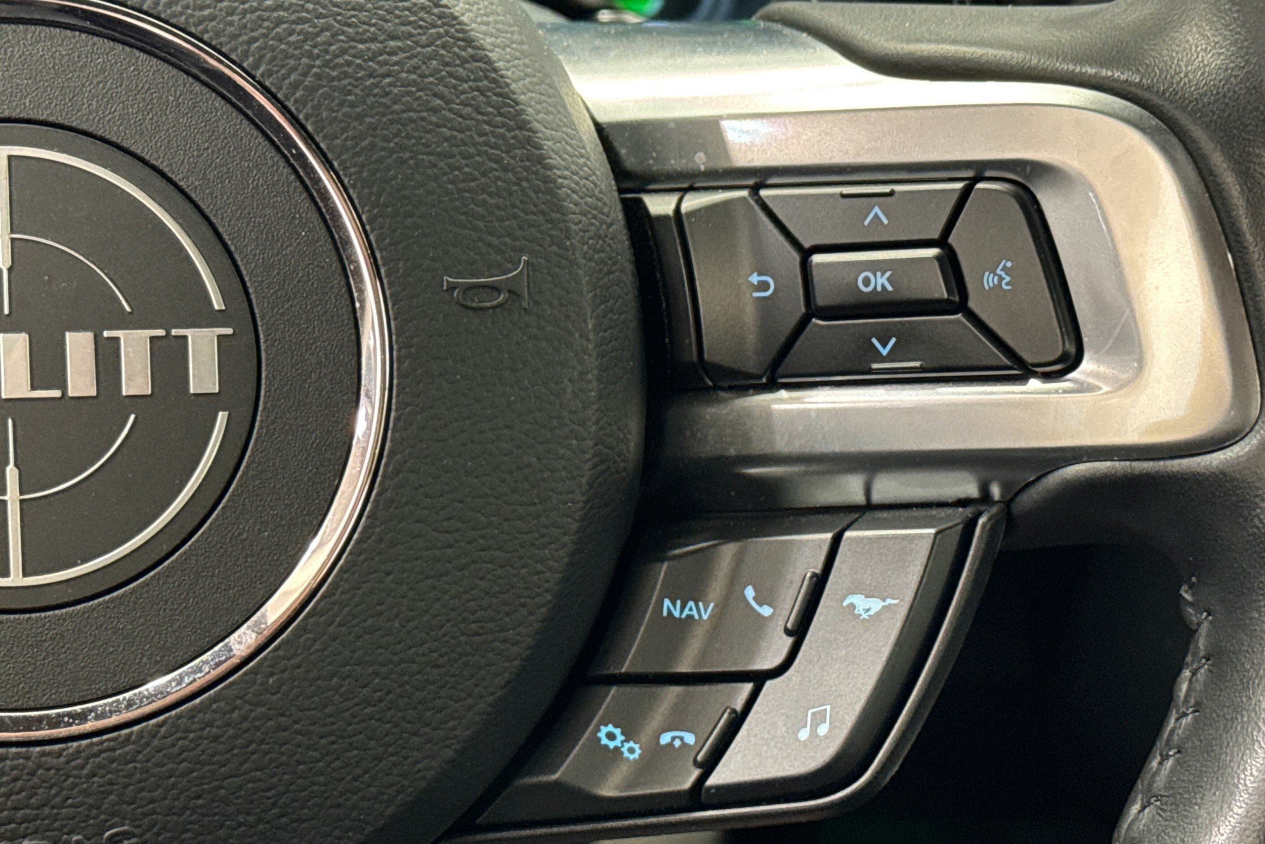 met. vihreä Ford Mustang 2020 kuva 14.