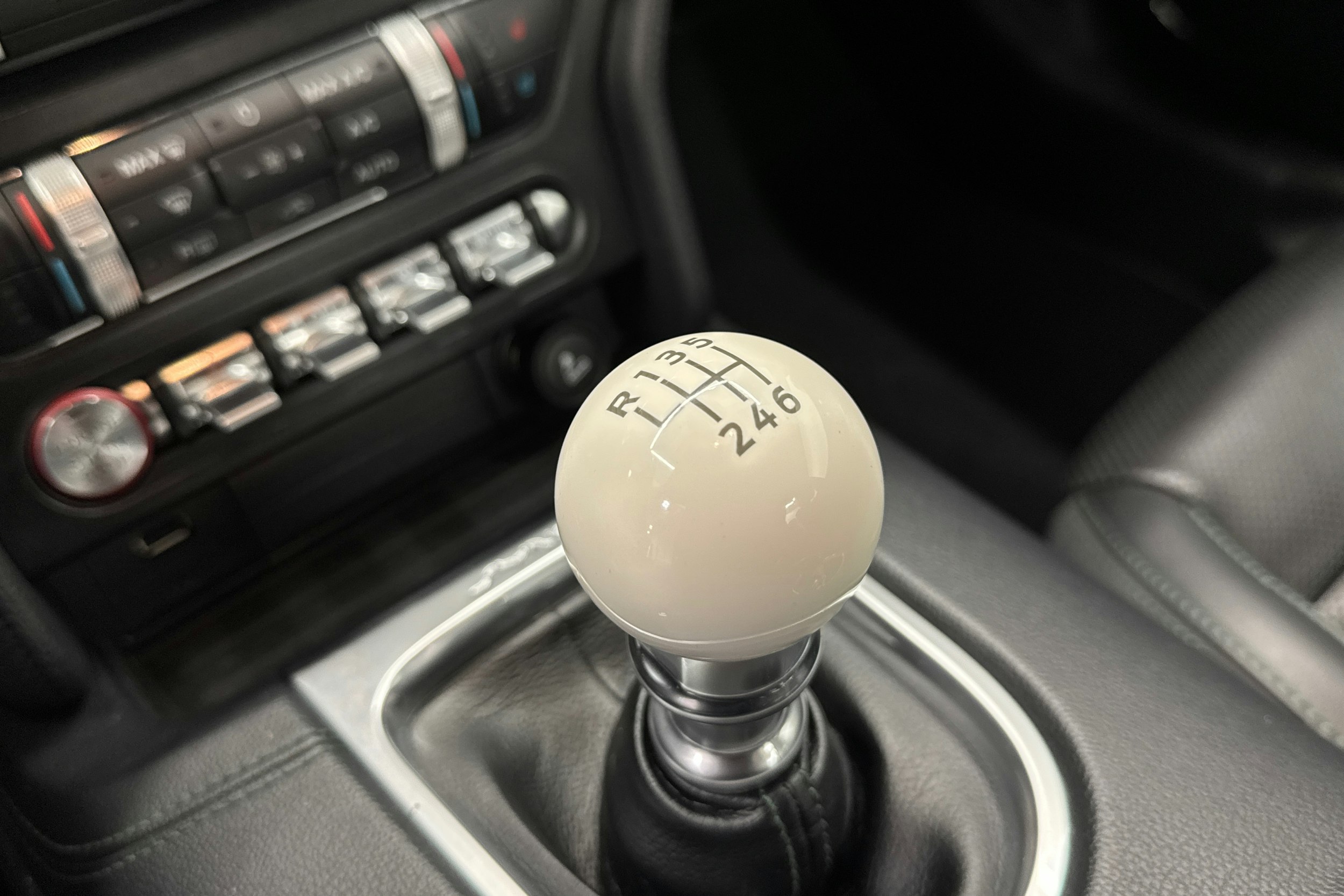 met. vihreä Ford Mustang 2020 kuva 24.