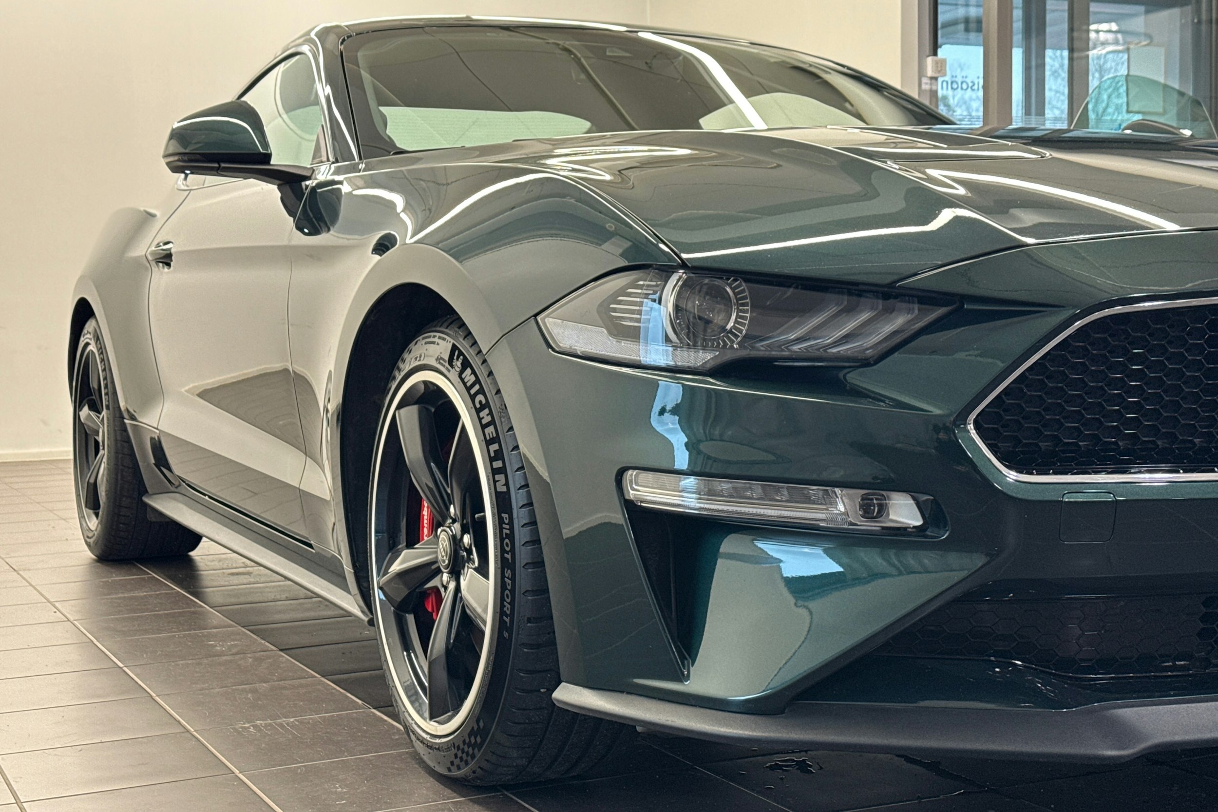 met. vihreä Ford Mustang 2020 kuva 27.